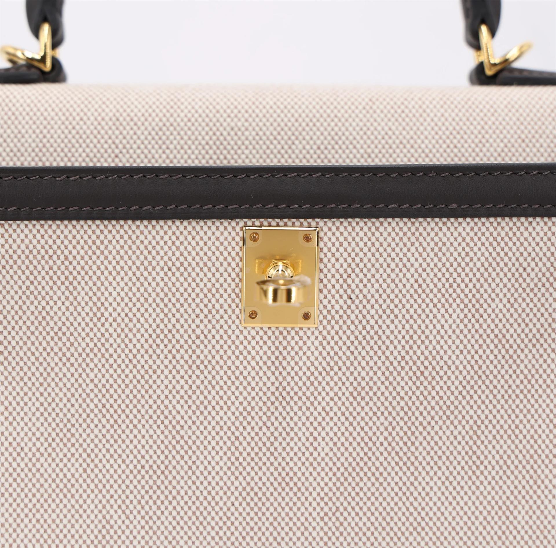 全新 HERMÈS 愛馬仕 Kelly 25 外縫 Ecru色 T3 棗棕色 Bai Brun Toile H 帆布 Swift牛皮 金扣 G刻 2026年 - 10