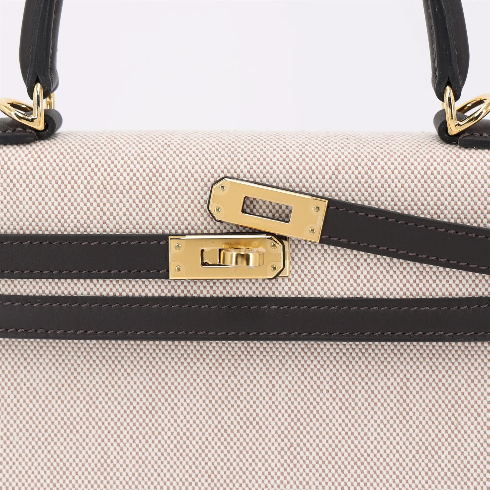 全新 HERMÈS 愛馬仕 Kelly 25 外縫 Ecru色 T3 棗棕色 Bai Brun Toile H 帆布 Swift牛皮 金扣 G刻 2026年 - 8