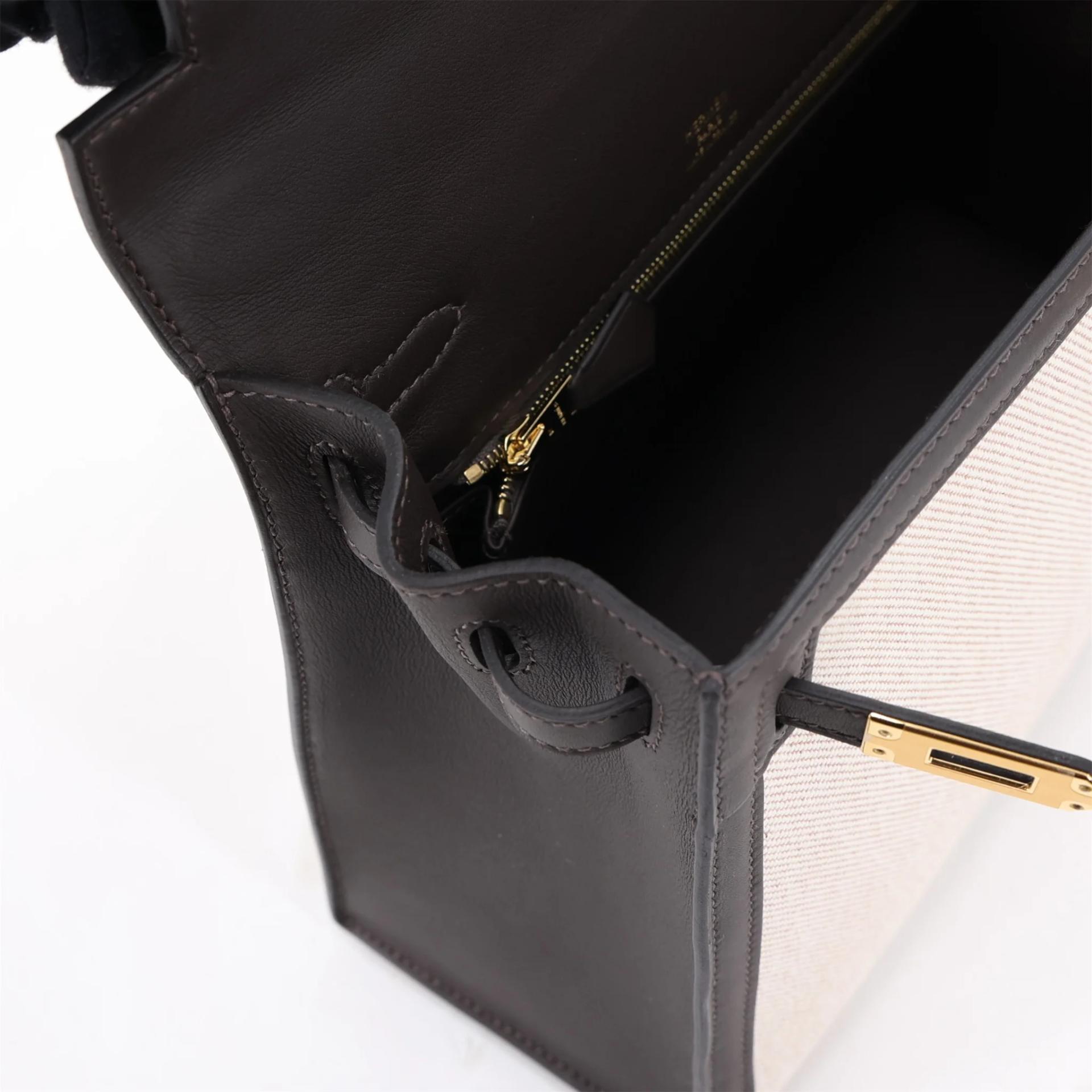 全新 HERMÈS 愛馬仕 Kelly 25 外縫 Ecru色 T3 棗棕色 Bai Brun Toile H 帆布 Swift牛皮 金扣 G刻 2026年 - 13