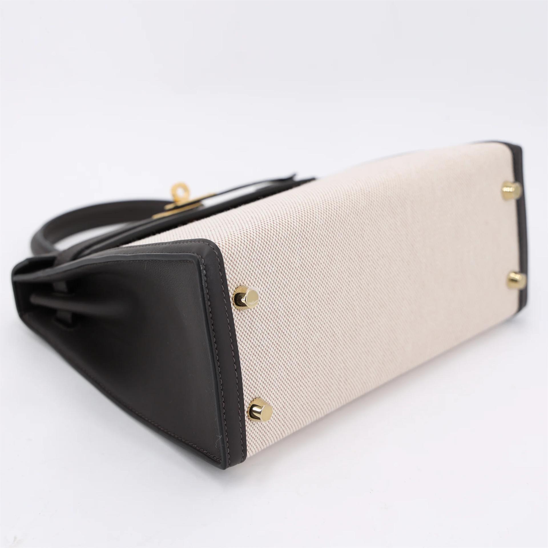 全新 HERMÈS 愛馬仕 Kelly 25 外縫 Ecru色 T3 棗棕色 Bai Brun Toile H 帆布 Swift牛皮 金扣 G刻 2026年 - 4
