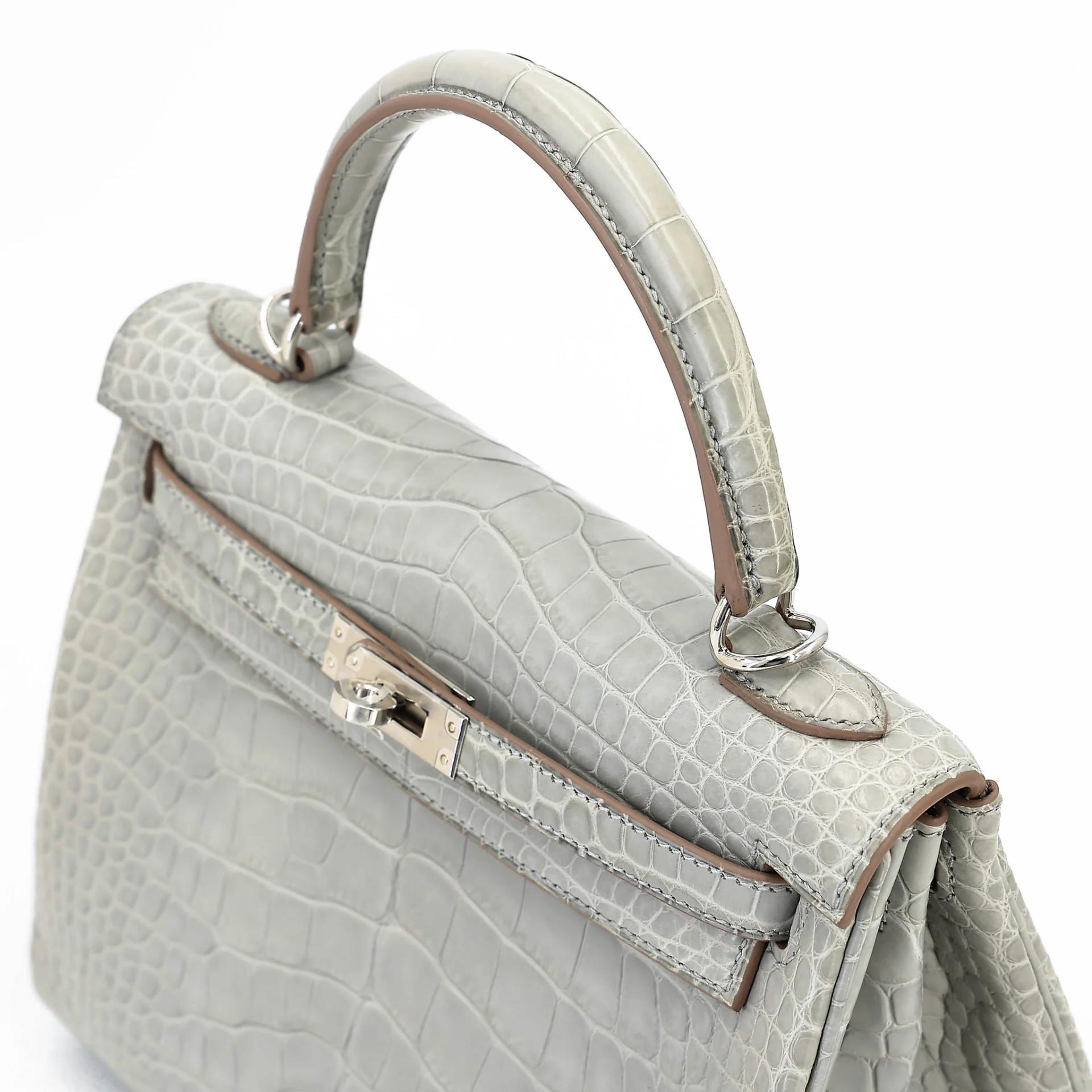 Brand New ( Rank N ) HERMÈS Limited Edition Kelly 25 Gris Perle (80) Matte Alligator Palladium hardware K (2025) - 3
