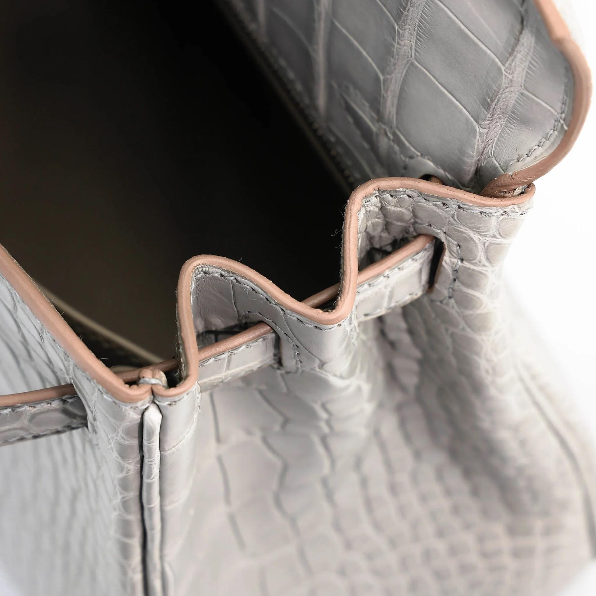 Brand New ( Rank N ) HERMÈS Limited Edition Kelly 25 Gris Perle (80) Matte Alligator Palladium hardware K (2025) - 18