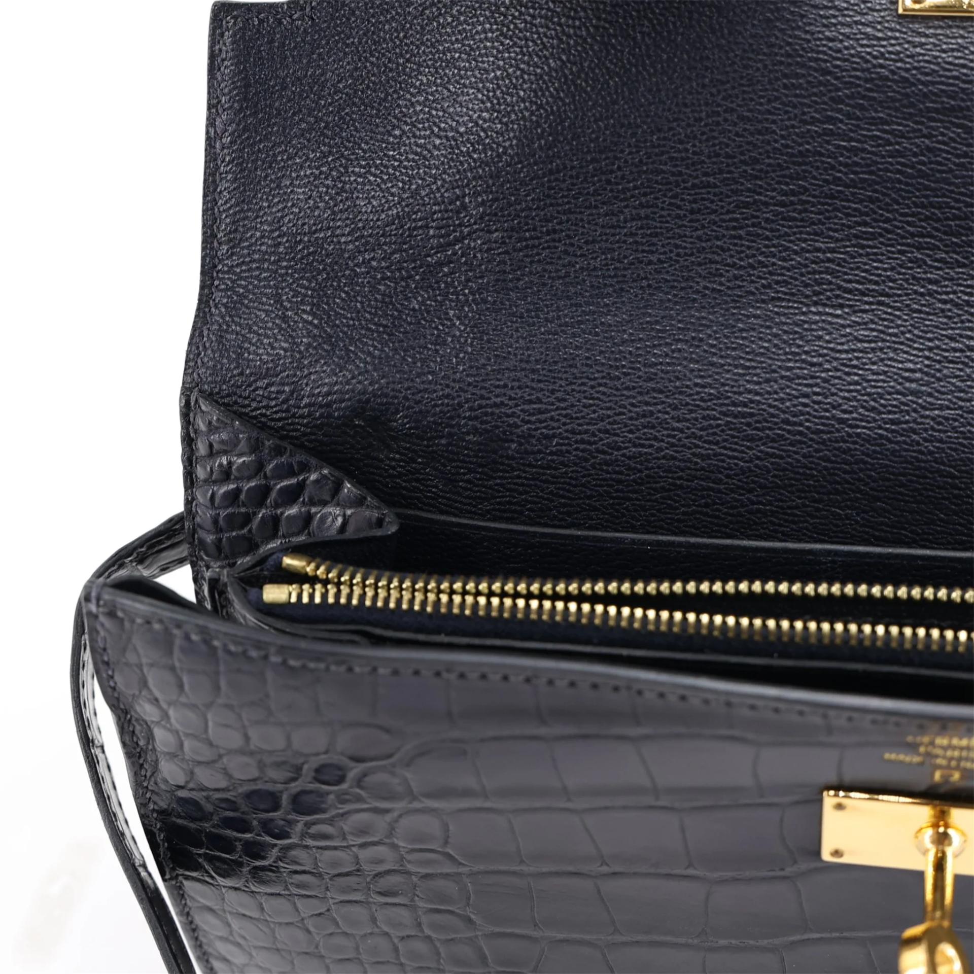 Good ( Rank AB) HERMÈS Kelly Wallet Noir (89) Matte Alligator Gold hardware A (2017) - 11