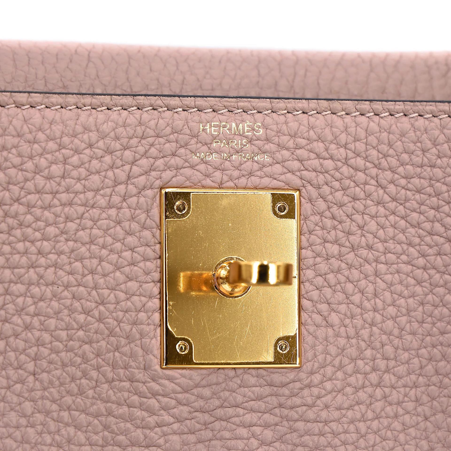 Very Good ( Rank A) HERMÈS Kelly 28 Glycine (4W) Togo Gold hardware T (2015) - 25