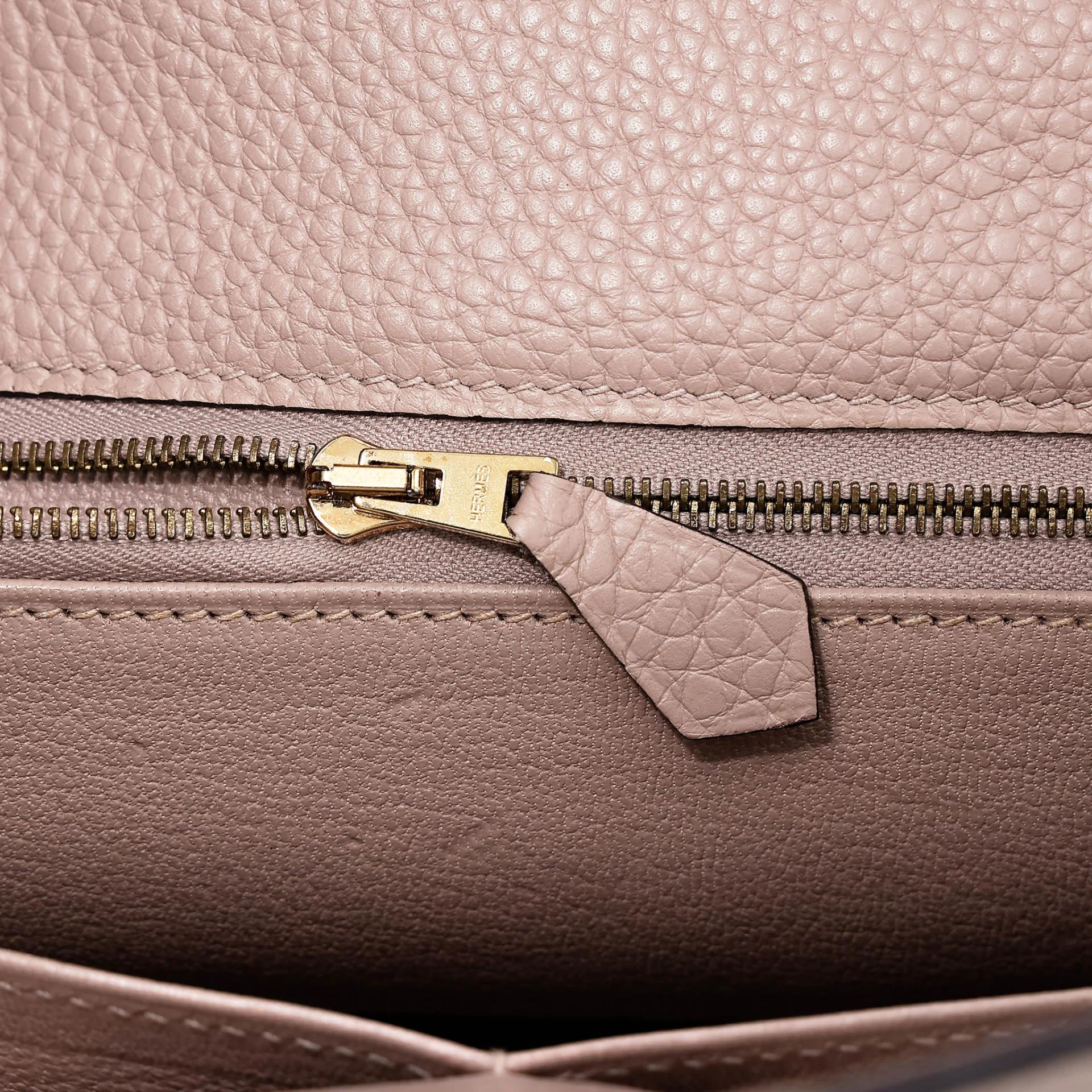 Very Good ( Rank A) HERMÈS Kelly 28 Glycine (4W) Togo Gold hardware T (2015) - 32
