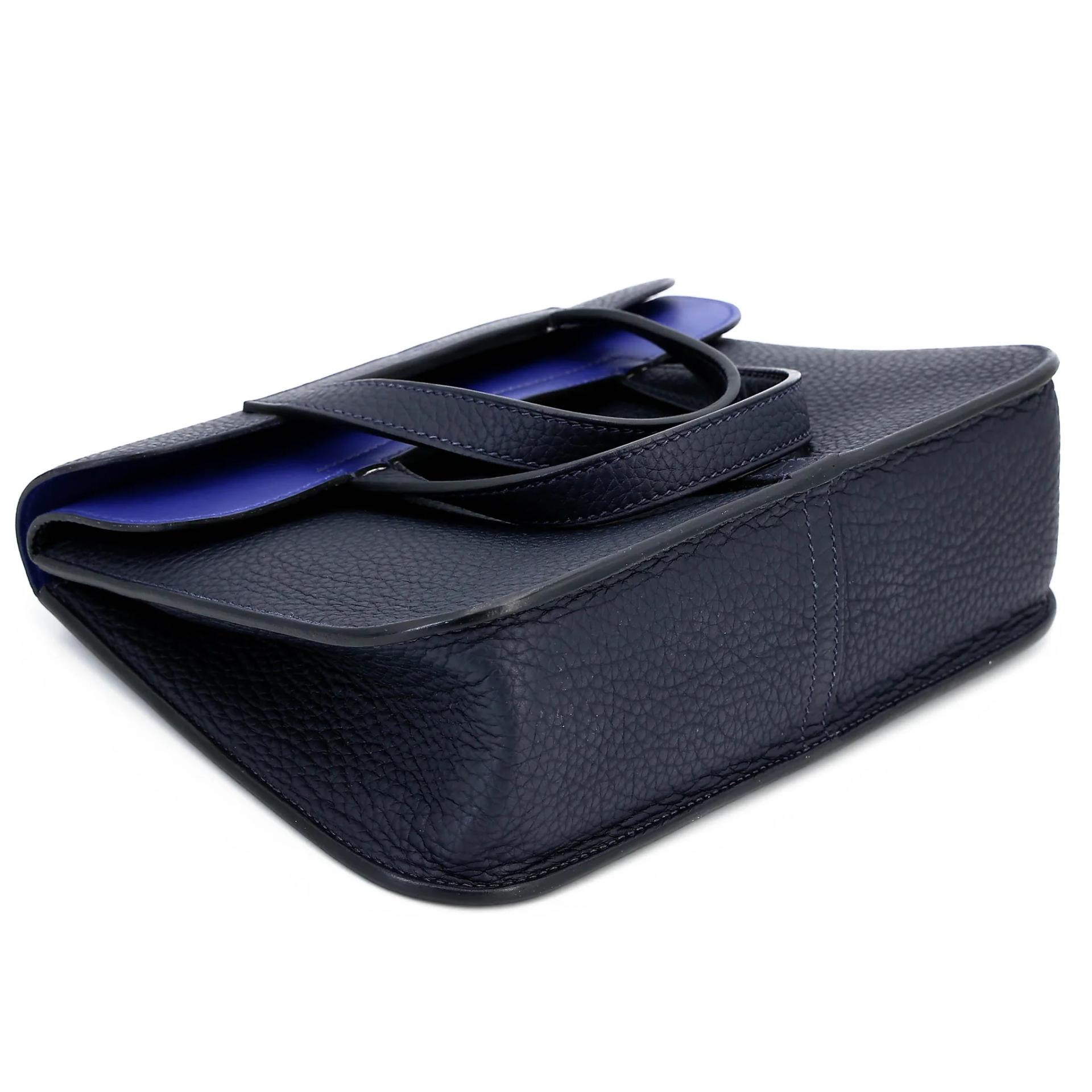 Excellent ( Rank SA ) HERMÈS Halzan 25 Verso Bleu Nuit (2Z) Bleu Electrique (7T) Clemence Gold hardware Z (2021) - 9