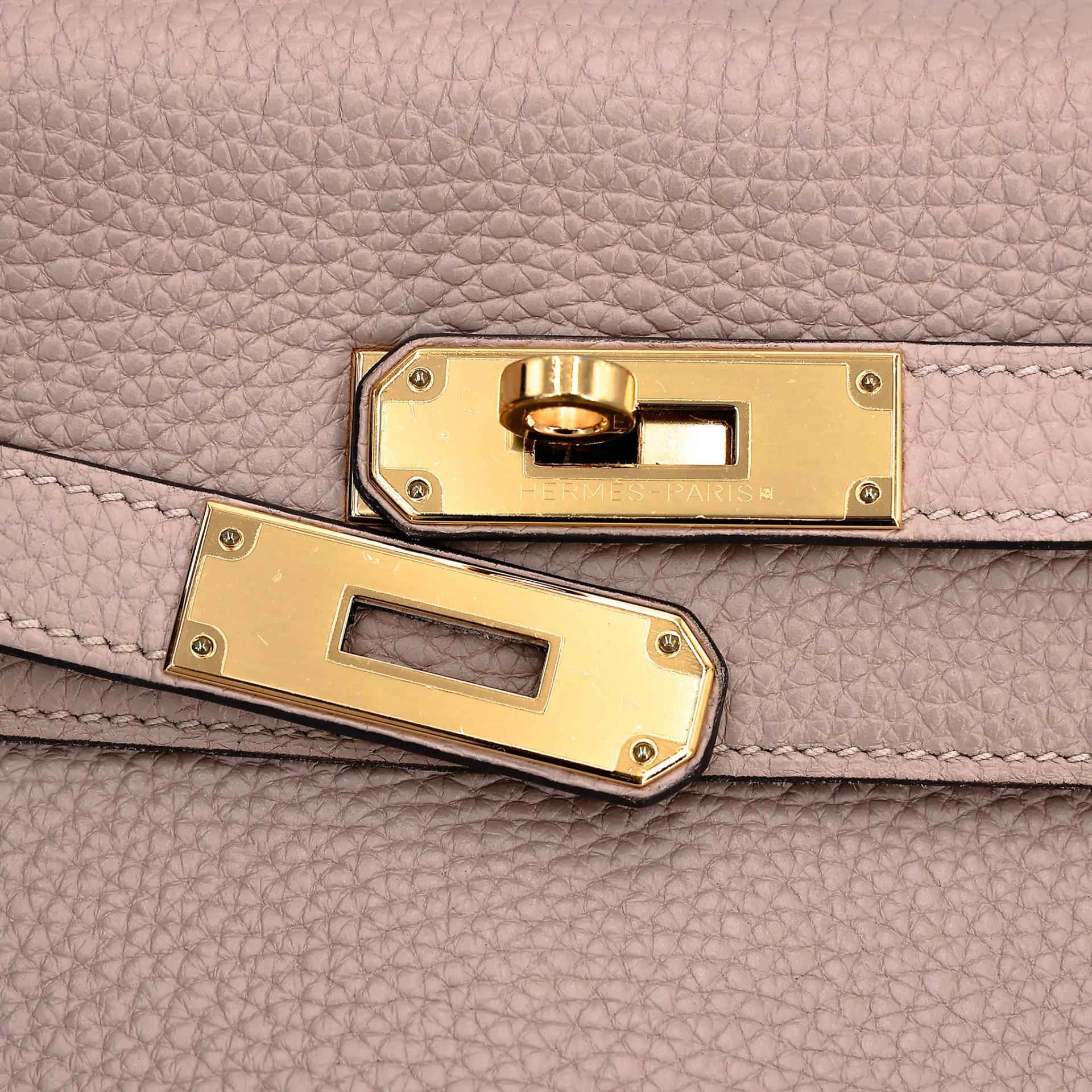 Very Good ( Rank A) HERMÈS Kelly 28 Glycine (4W) Togo Gold hardware T (2015) - 16
