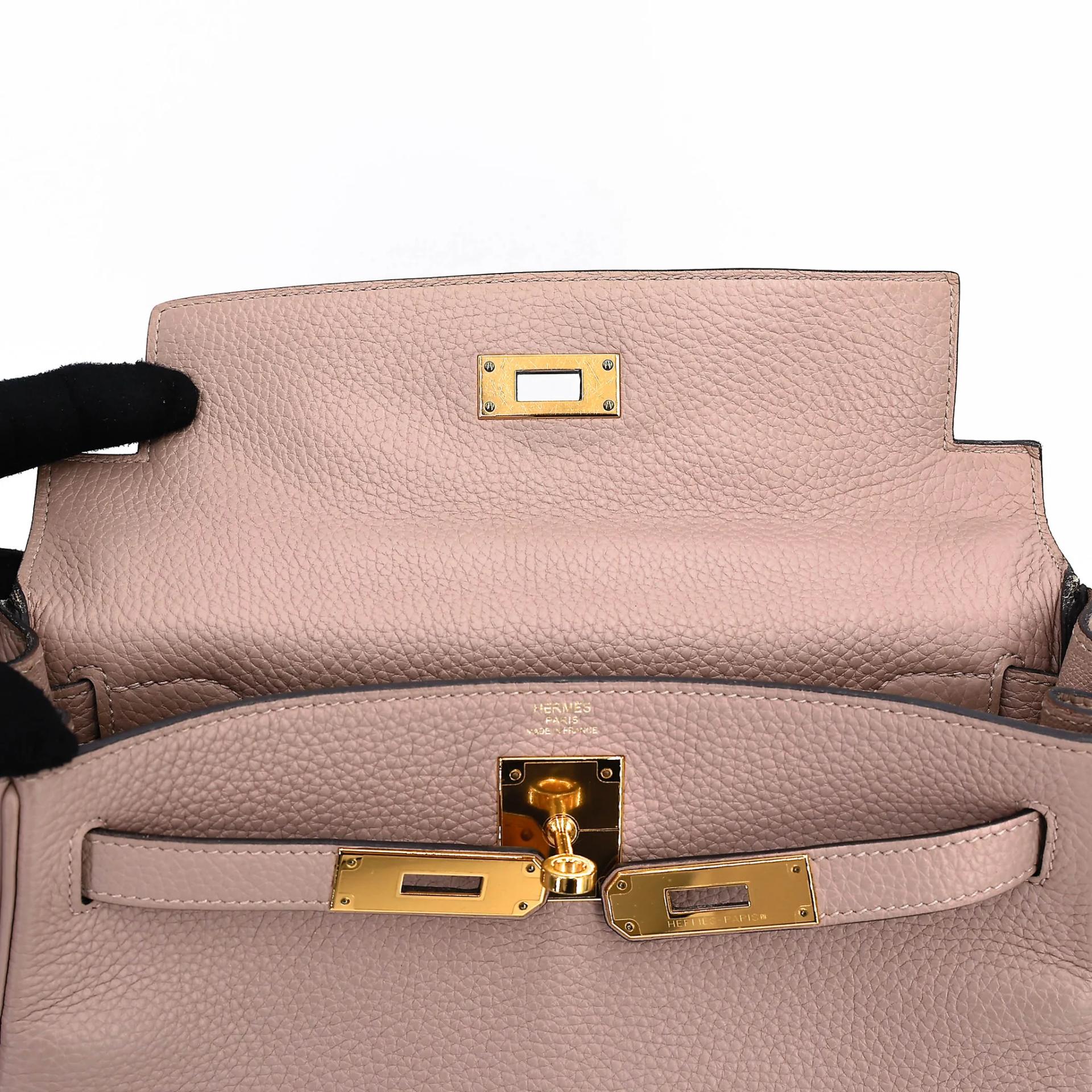Very Good ( Rank A) HERMÈS Kelly 28 Glycine (4W) Togo Gold hardware T (2015) - 24