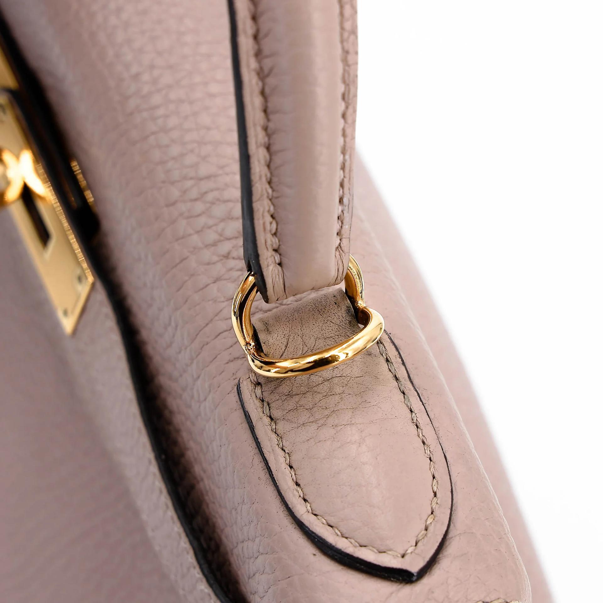 Very Good ( Rank A) HERMÈS Kelly 28 Glycine (4W) Togo Gold hardware T (2015) - 14