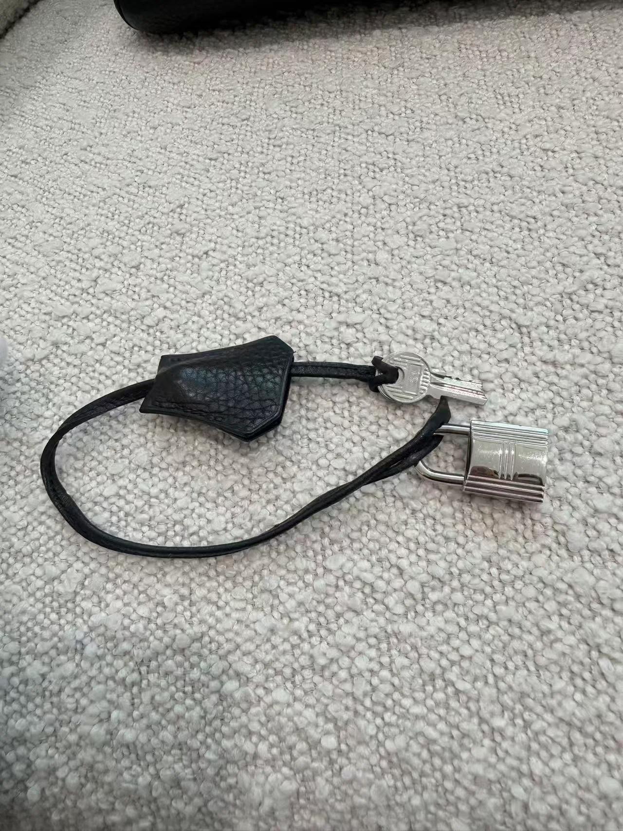 Good ( Rank AB) HERMÈS Birkin 35 Noir (89) Clemence Palladium hardware Square I (2005) - 34