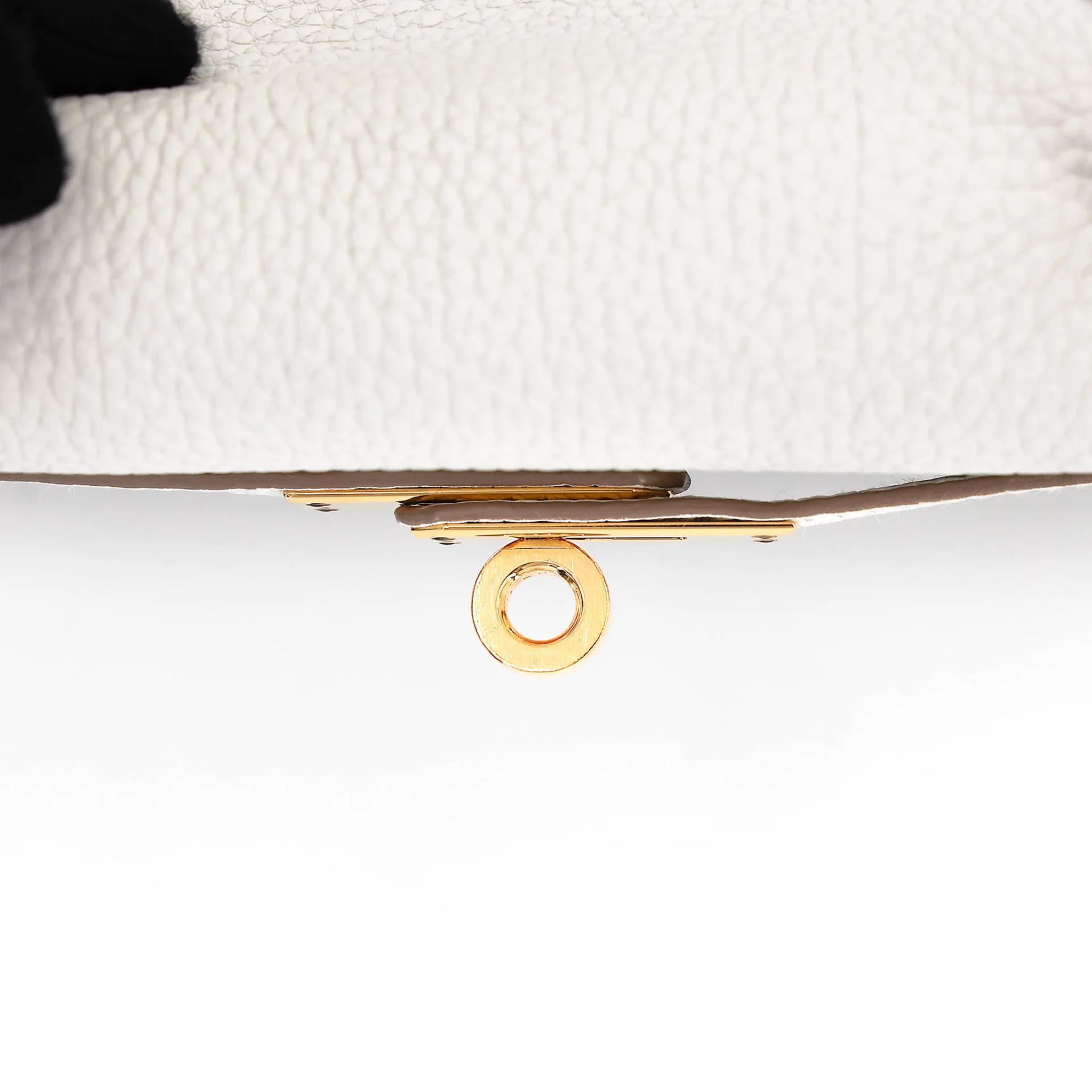 Very Good ( Rank A) HERMÈS Kelly 25 Mushroom (0T) Togo Gold hardware B (2023) - 10
