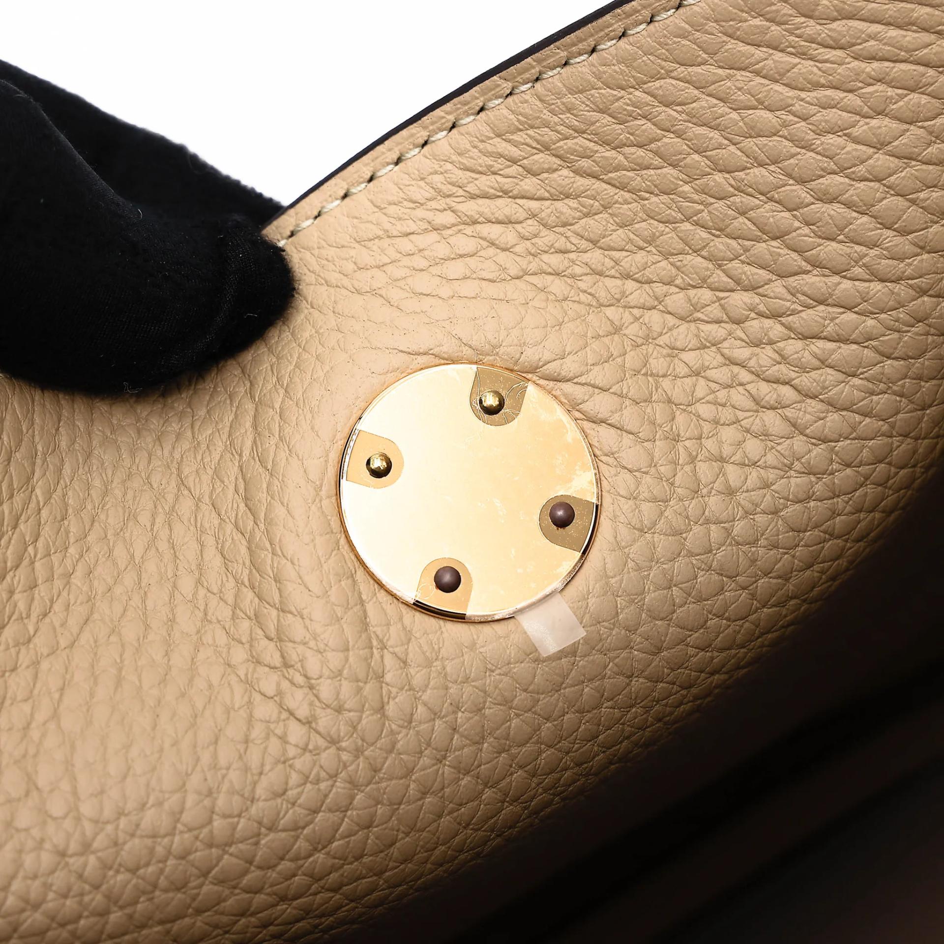 Brand New ( Rank N ) HERMÈS Lindy 26 Trench (S2) Clemence Gold hardware K (2025) - 15