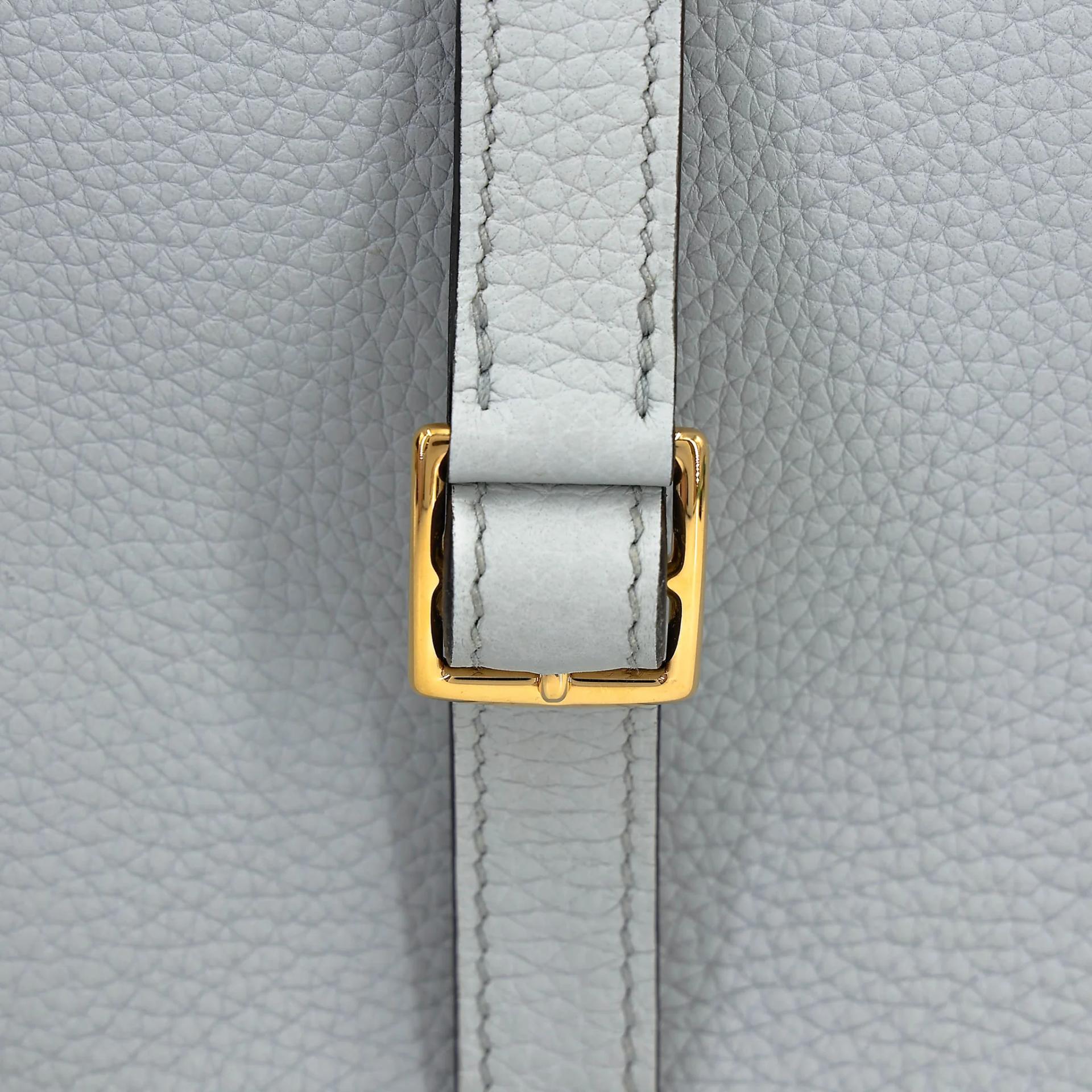 Very Good ( Rank A) HERMÈS Halzan 25 Bleu Pale (08) Clemence Gold hardware B (2023) - 15