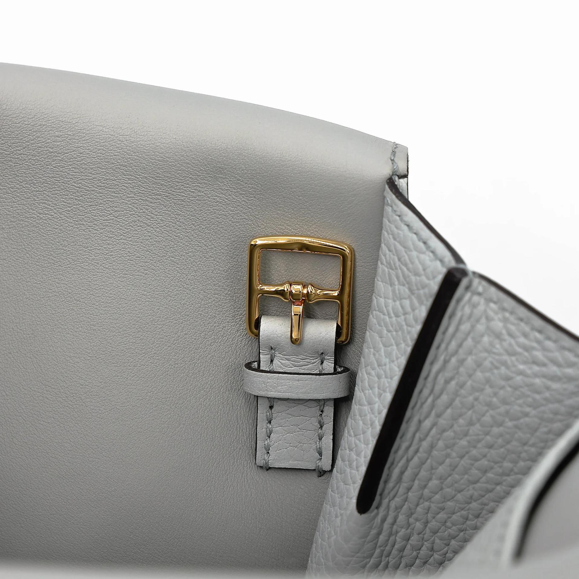 Very Good ( Rank A) HERMÈS Halzan 25 Bleu Pale (08) Clemence Gold hardware B (2023) - 17