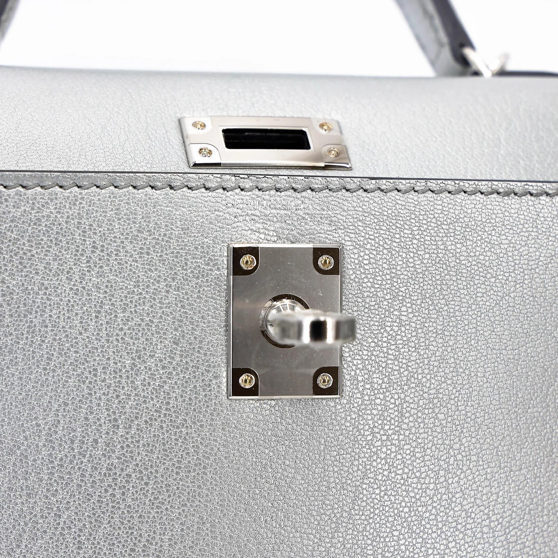 全新 HERMÈS 爱马仕 Mini Kelly 二代 05 银色 Argent Chevre山羊皮 银扣 G刻 2026年 - 13