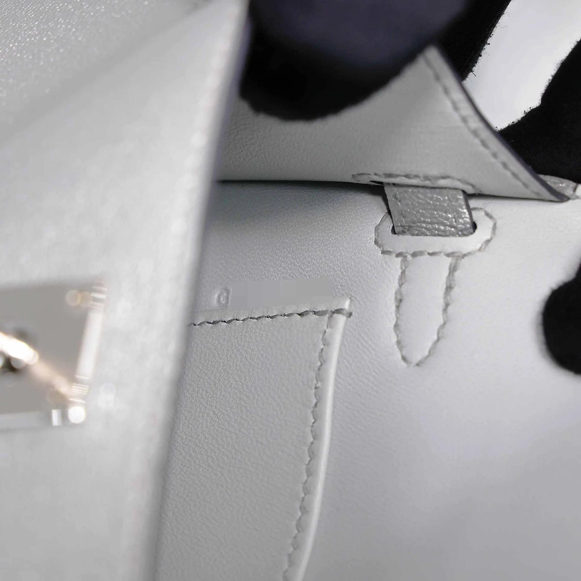 全新 HERMÈS 爱马仕 Mini Kelly 二代 05 银色 Argent Chevre山羊皮 银扣 G刻 2026年 - 14