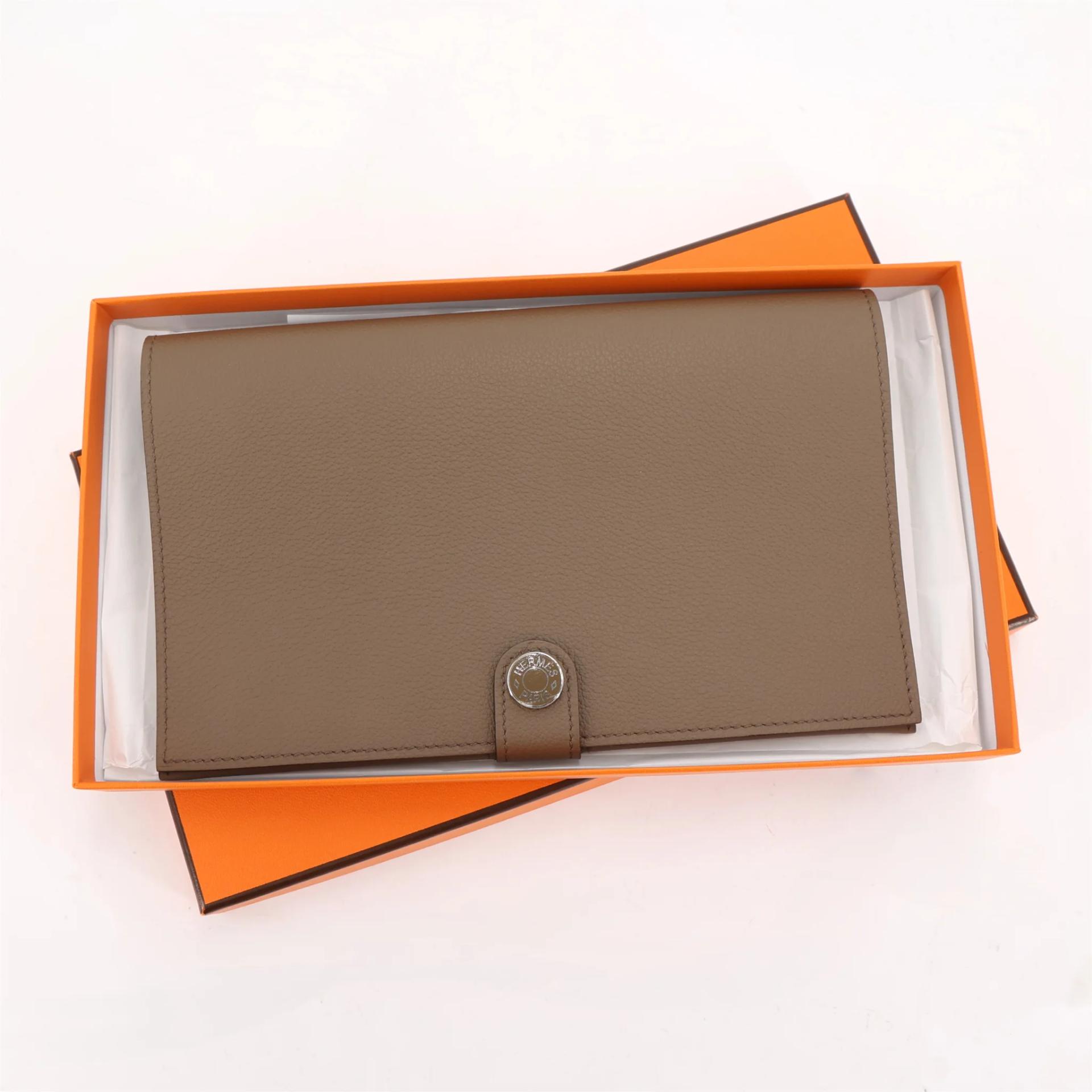 未使用保存品 HERMÈS 爱马仕 R.M.S Toutenmain 钱包 18 大象灰 Etoupe 6T Toundra Evercolor皮 银扣 W刻 2024年 - 3