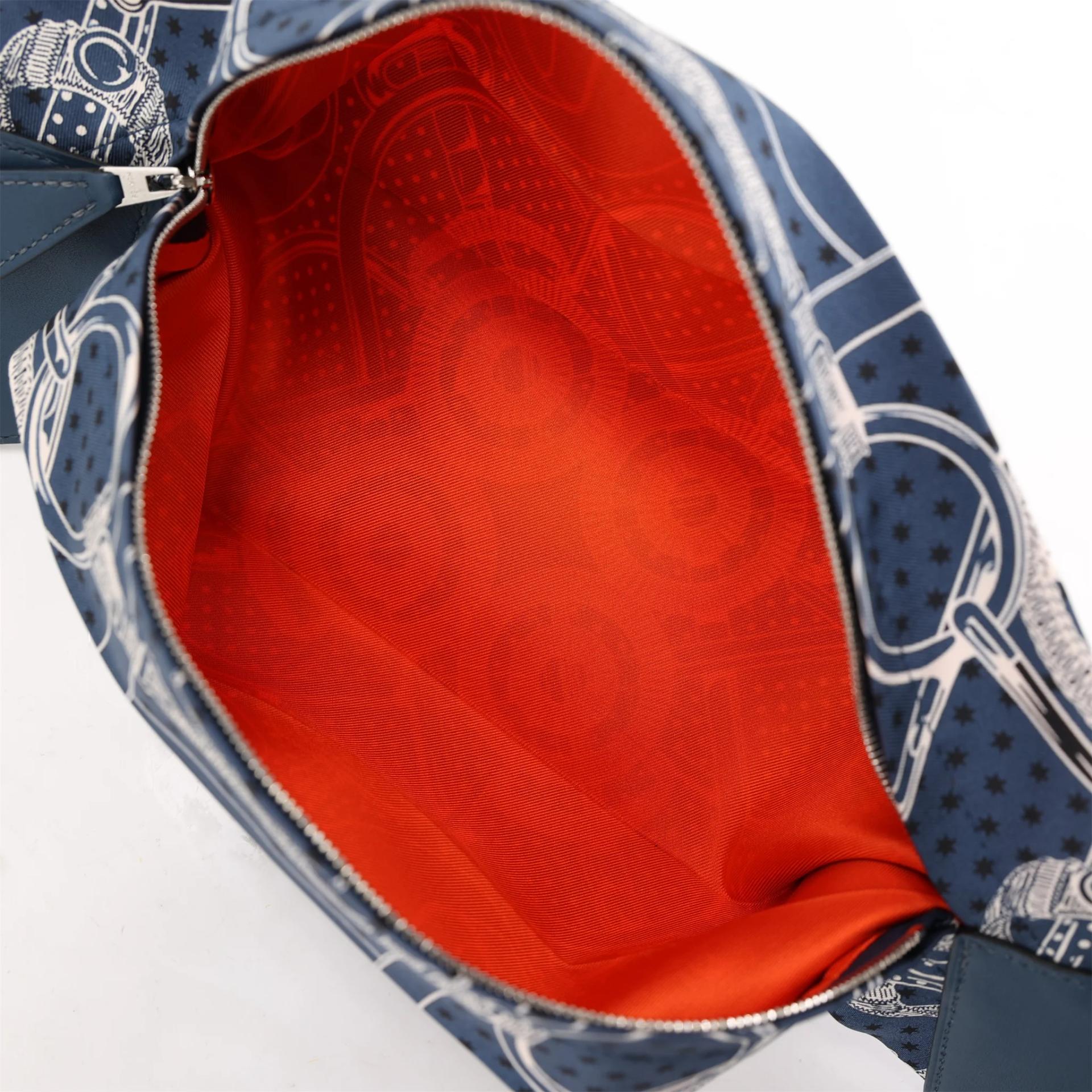 全新 HERMÈS 爱马仕 Banasilk 腰包 7P 普鲁士蓝 Bleu De Prusse Swift牛皮 silk 丝绸 银扣 - 7