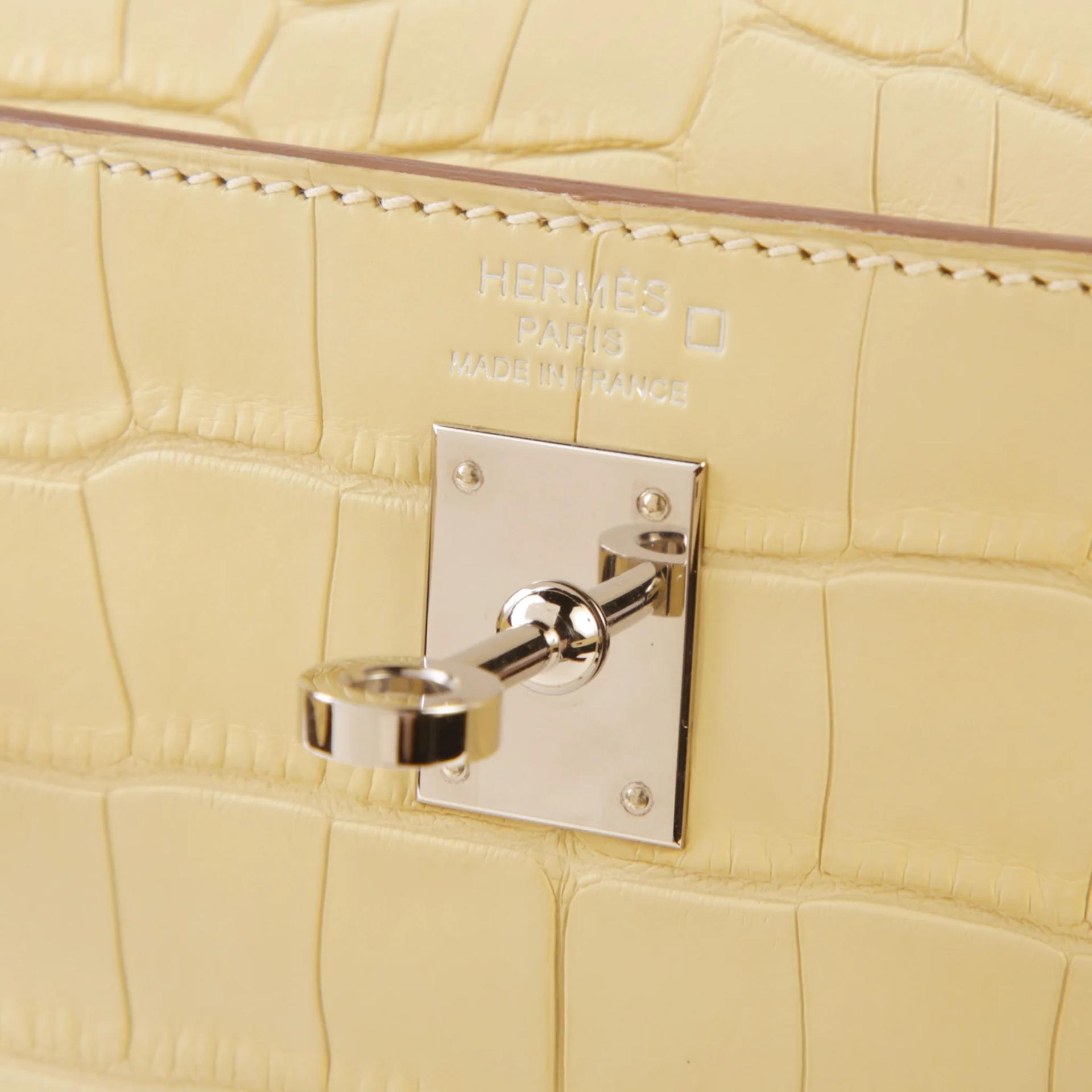 Very Good ( Rank A) HERMÈS Kelly 25 Vanille (Y1) Matte Alligator Palladium hardware K (2025) - 9