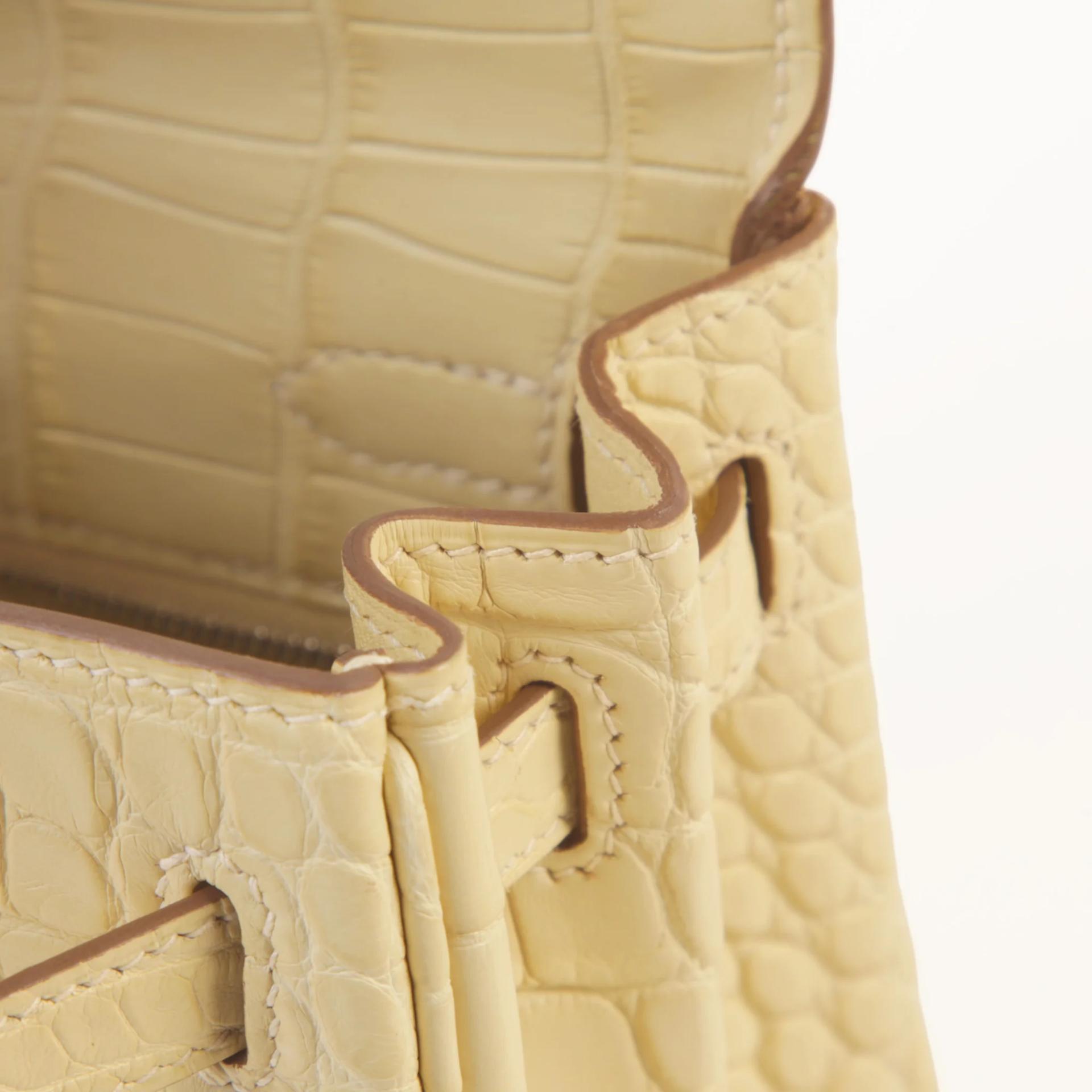 Very Good ( Rank A) HERMÈS Kelly 25 Vanille (Y1) Matte Alligator Palladium hardware K (2025) - 11