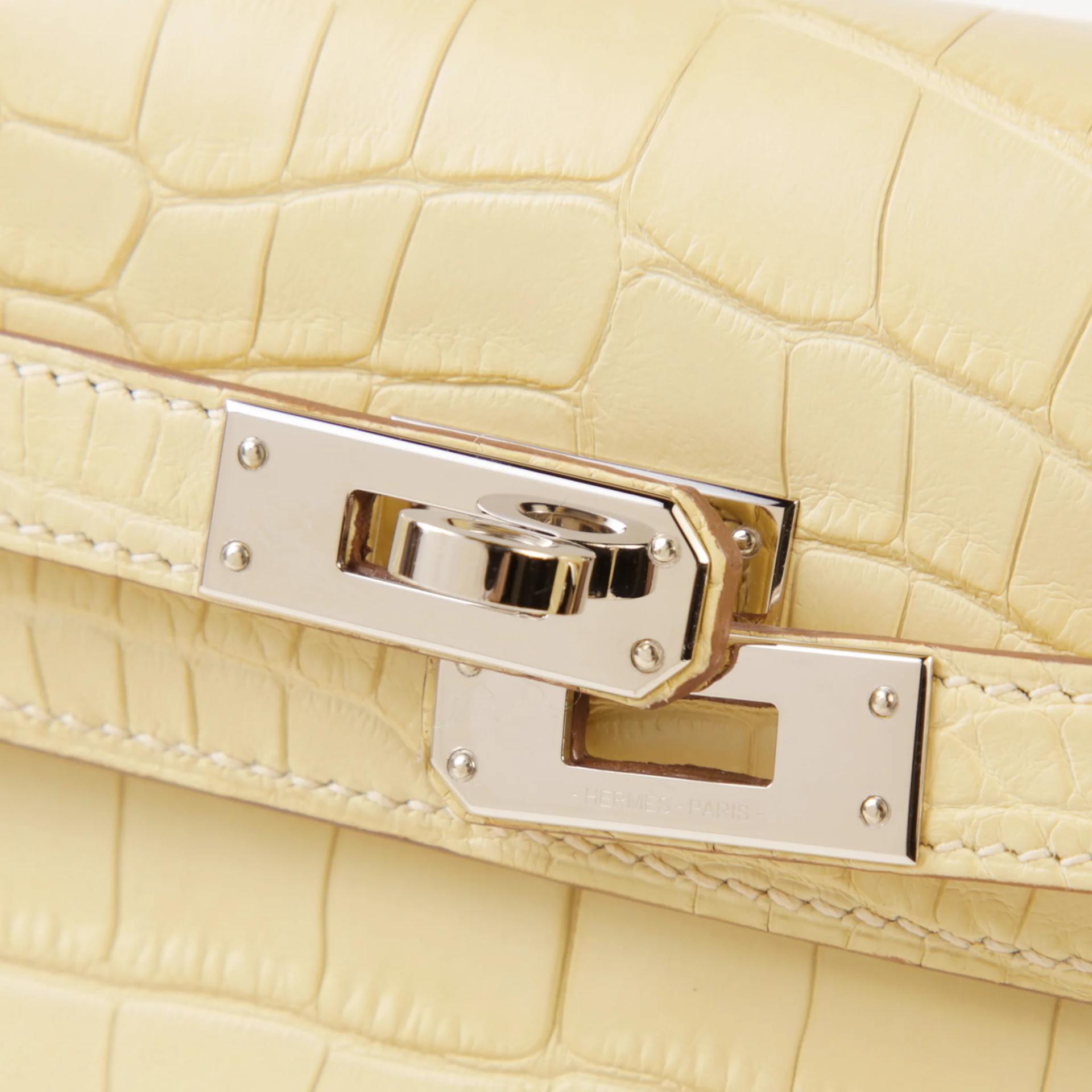 Very Good ( Rank A) HERMÈS Kelly 25 Vanille (Y1) Matte Alligator Palladium hardware K (2025) - 8