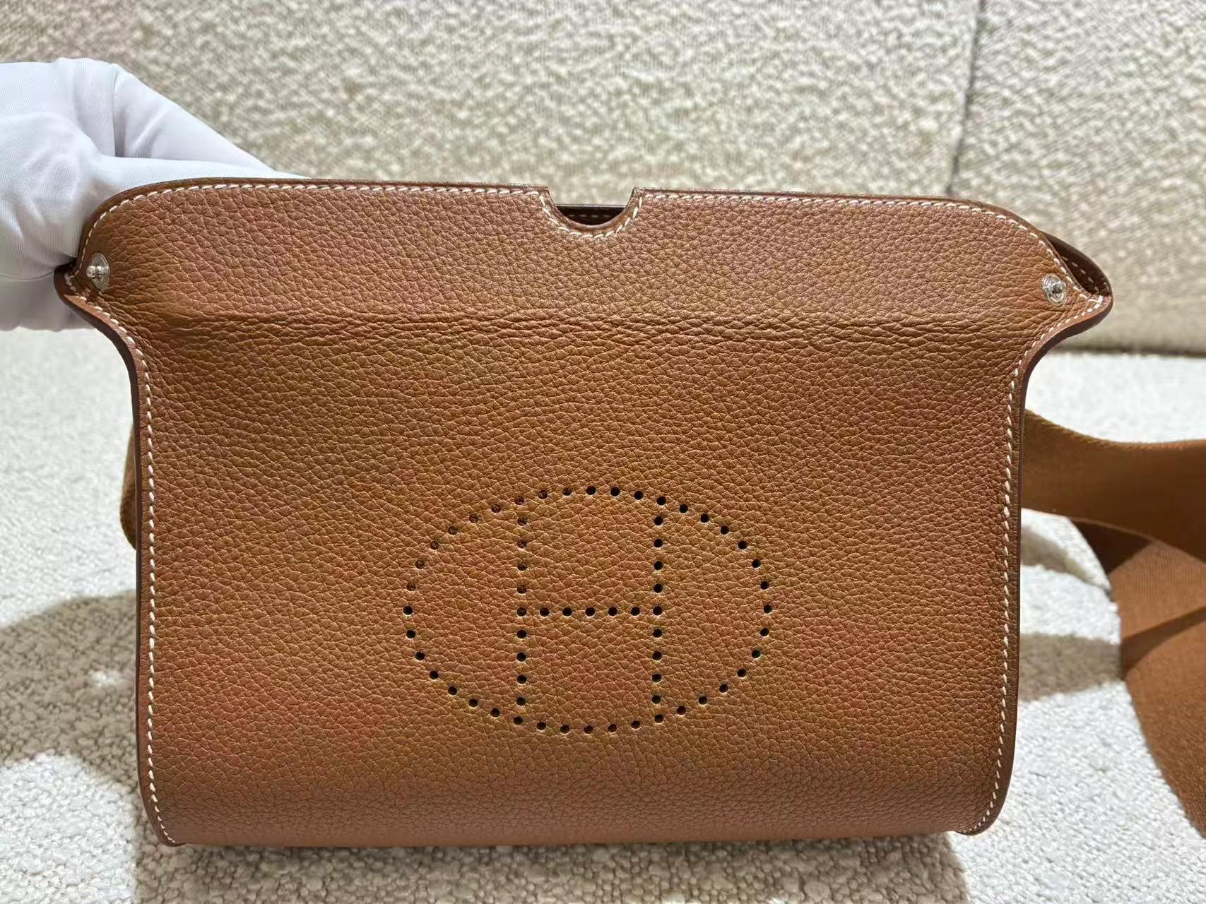 Excellent ( Rank SA ) HERMÈS Videpoches bag Gold (37) Togo Palladium hardware W (2024) - 17