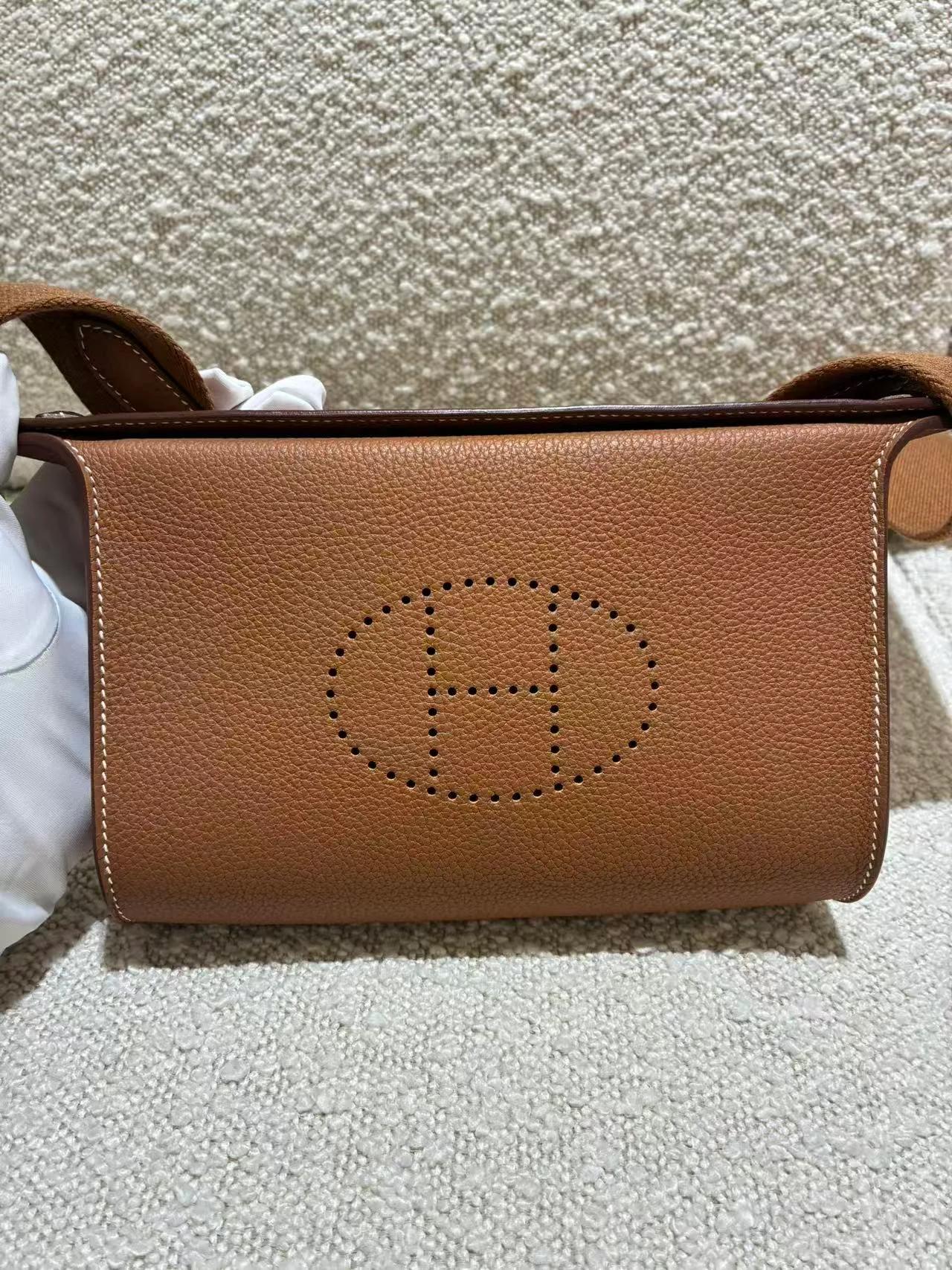 Excellent ( Rank SA ) HERMÈS Videpoches bag Gold (37) Togo Palladium hardware W (2024) - 4