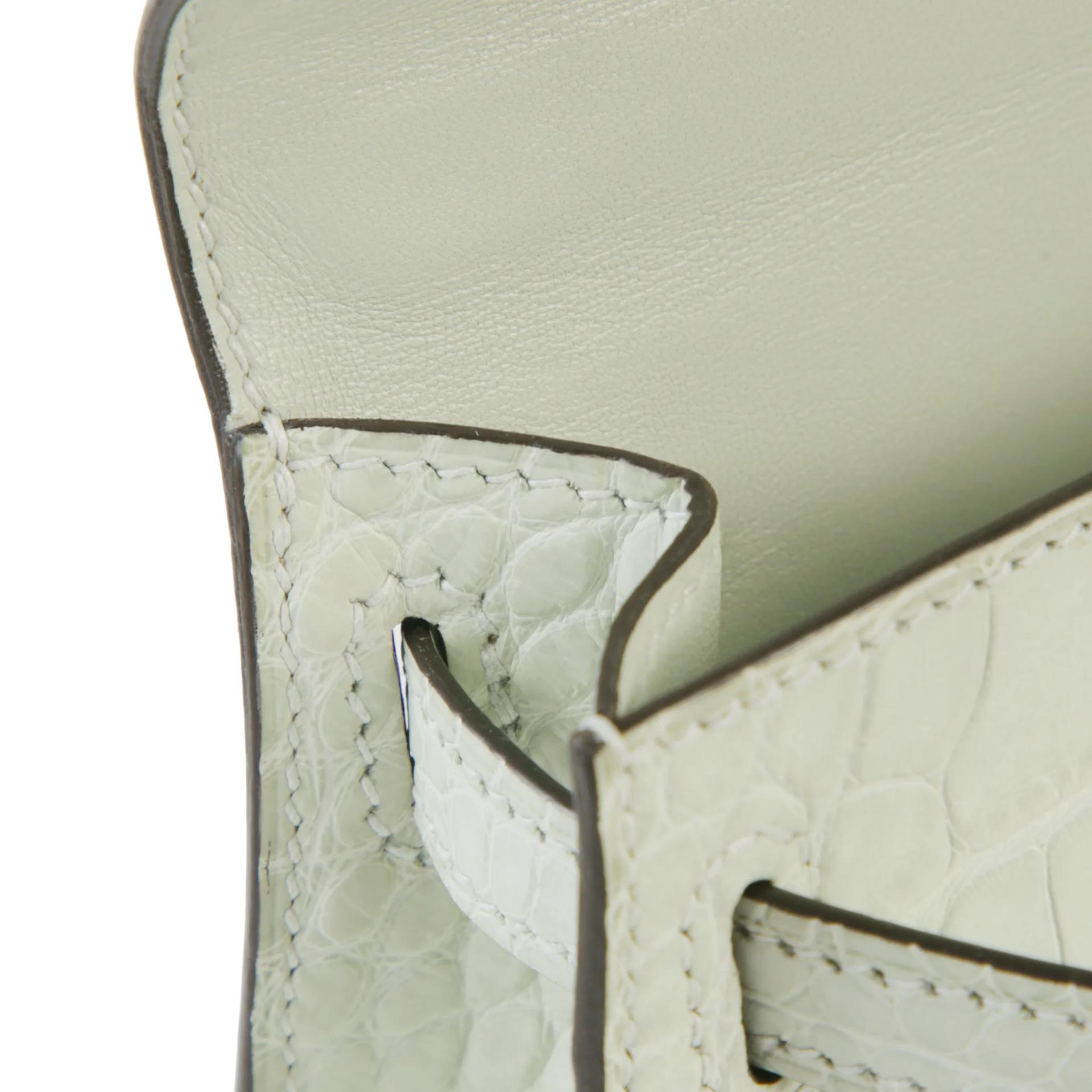 未使用保存品 HERMÈS 愛馬仕 Mini Kelly 二代 0W Gris Neve 冰晶灰 □ 短吻鱷 霧面 銀扣 K刻 2025年 - 12
