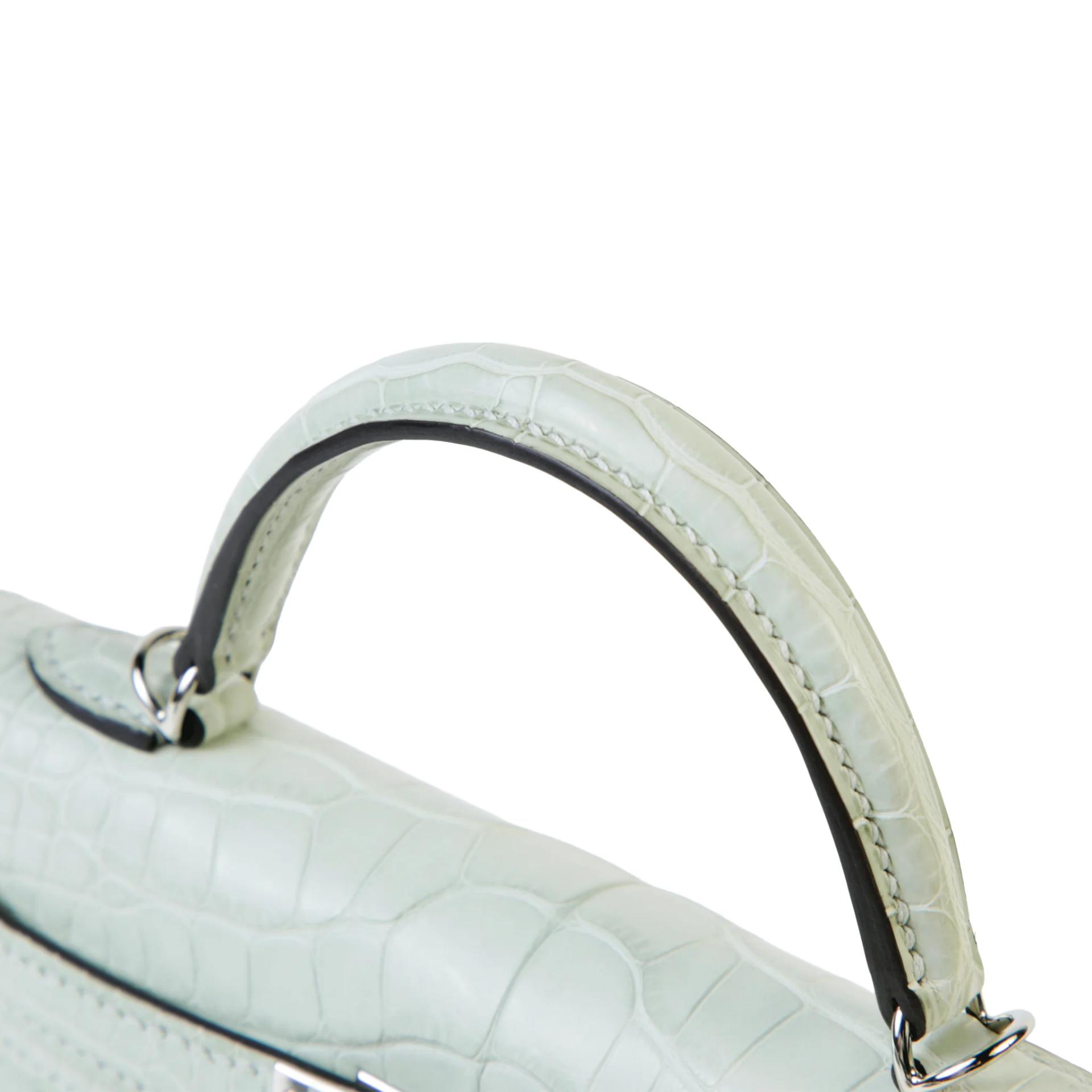 未使用保存品 HERMÈS 愛馬仕 Mini Kelly 二代 0W Gris Neve 冰晶灰 □ 短吻鱷 霧面 銀扣 K刻 2025年 - 3