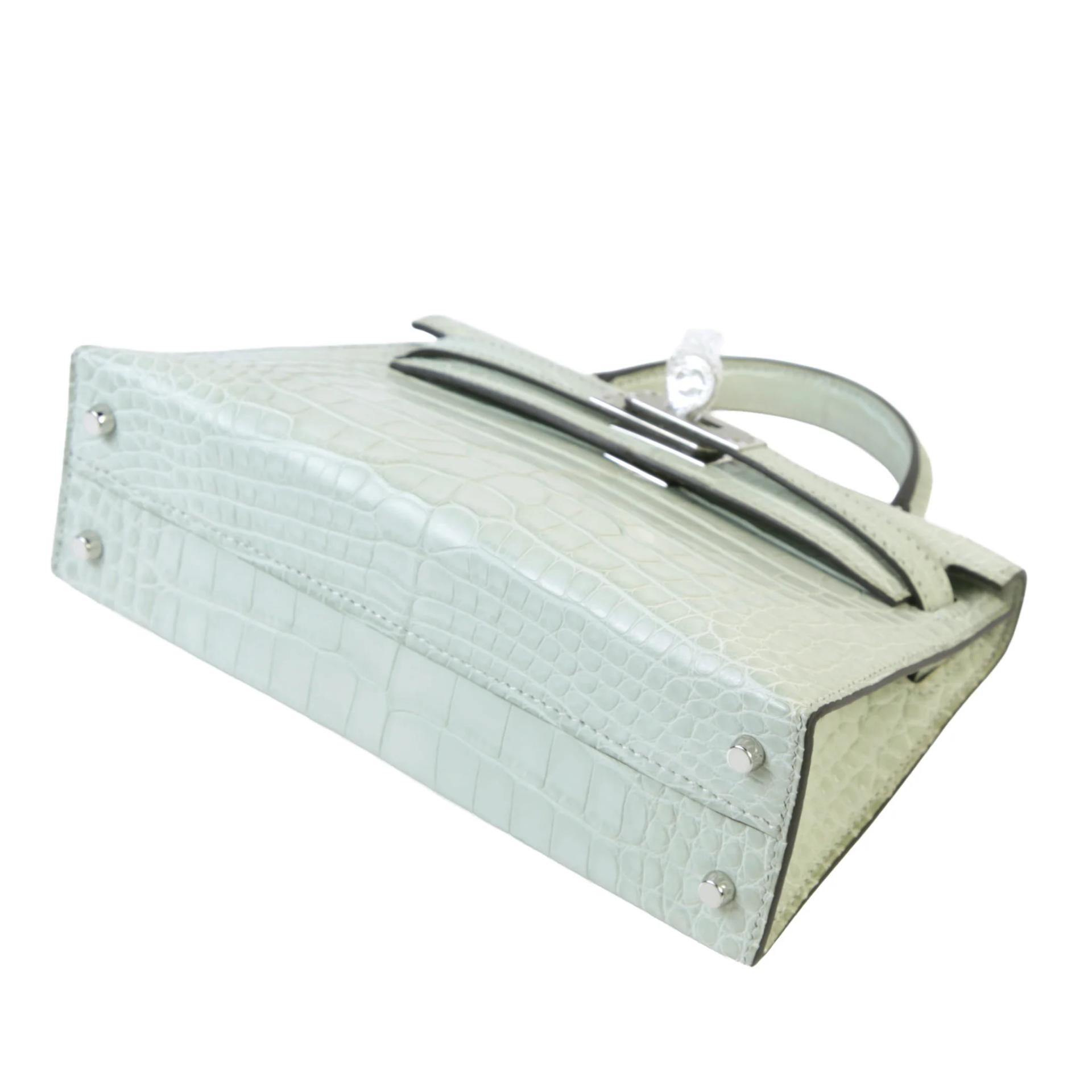 未使用保存品 HERMÈS 愛馬仕 Mini Kelly 二代 0W Gris Neve 冰晶灰 □ 短吻鱷 霧面 銀扣 K刻 2025年 - 5