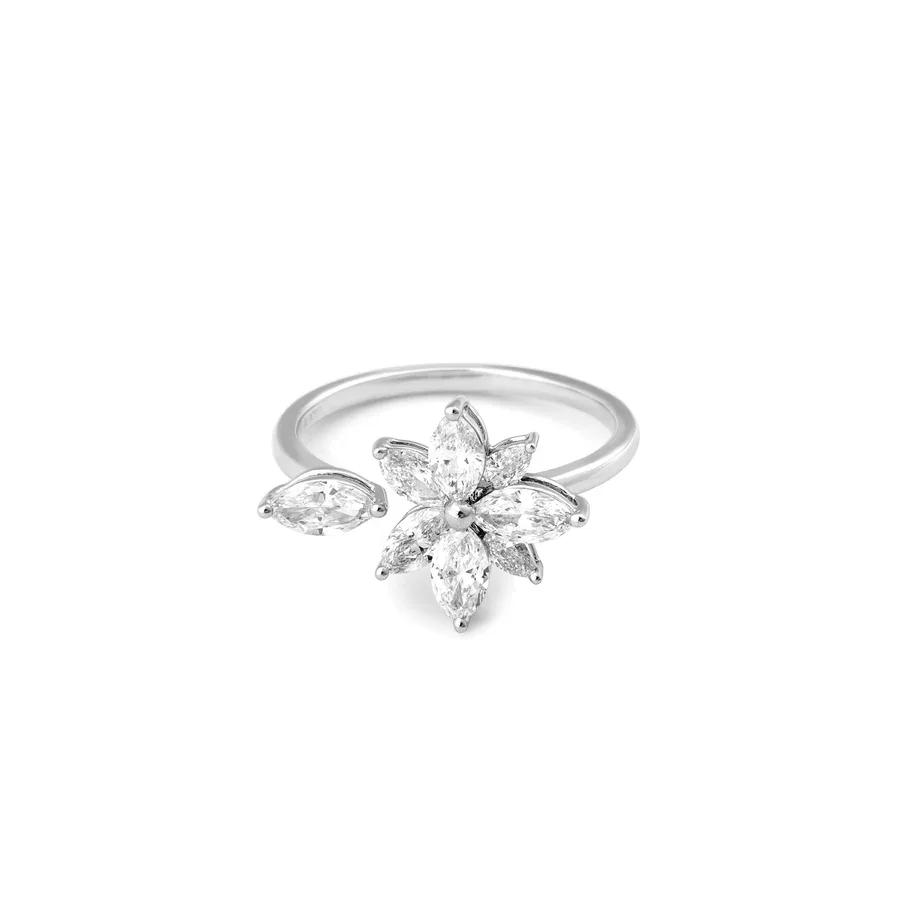Lumière Star 18K Lab-Grown Diamond Ring
