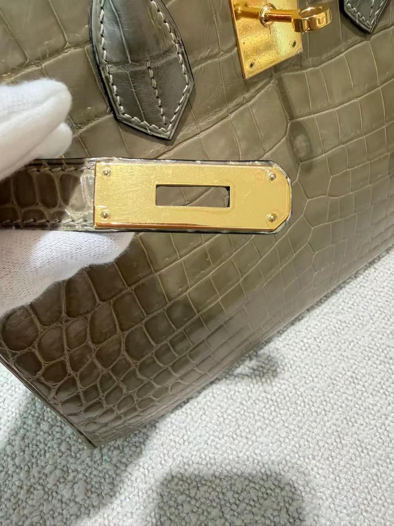 Very Good ( Rank A) HERMÈS Birkin 30 Gris Tourterelle (81) Shiny Niloticus Crocodile Gold hardware X (2016) - 11