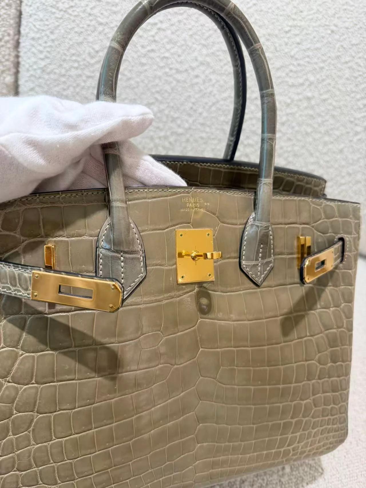 Very Good ( Rank A) HERMÈS Birkin 30 Gris Tourterelle (81) Shiny Niloticus Crocodile Gold hardware X (2016) - 14