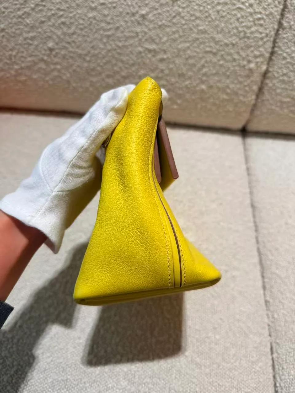 Excellent ( Rank SA ) HERMÈS 24/24 - 21 mini Lime (9R) Evercolor Swift Palladium hardware B (2023) - 9