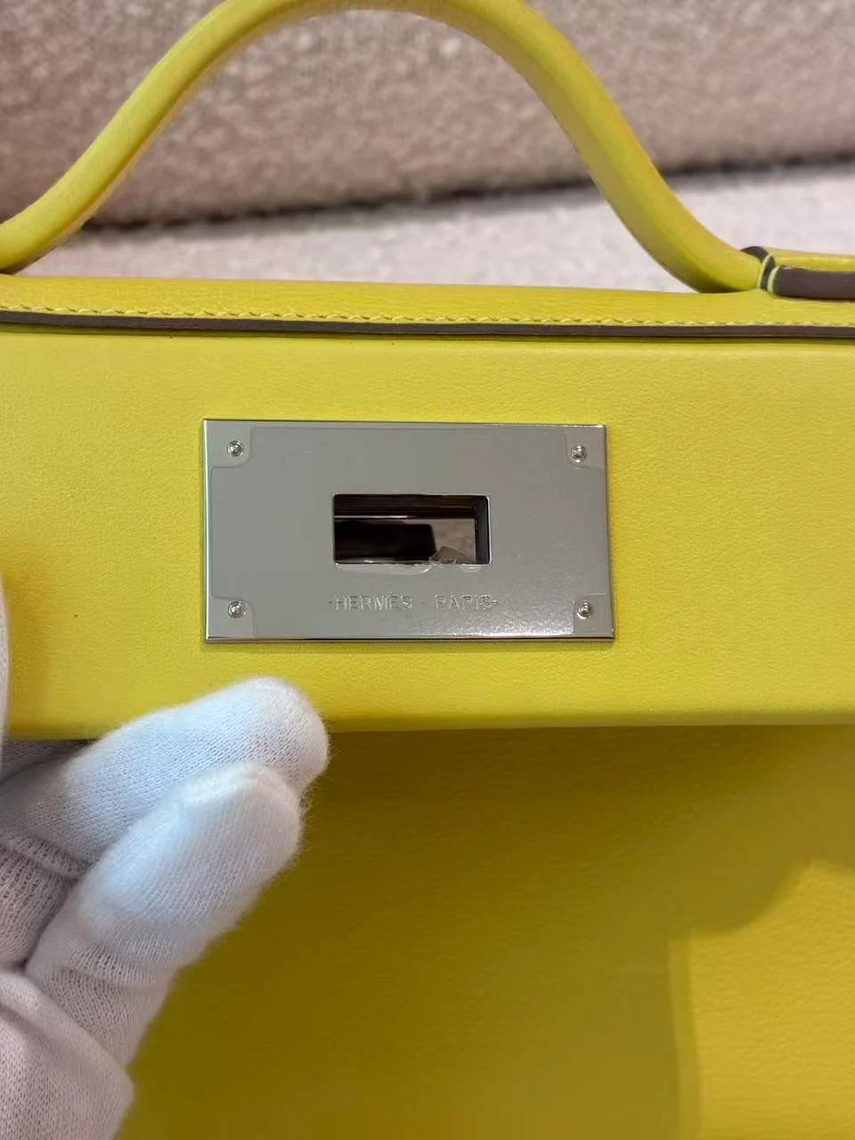 Excellent ( Rank SA ) HERMÈS 24/24 - 21 mini Lime (9R) Evercolor Swift Palladium hardware B (2023) - 18
