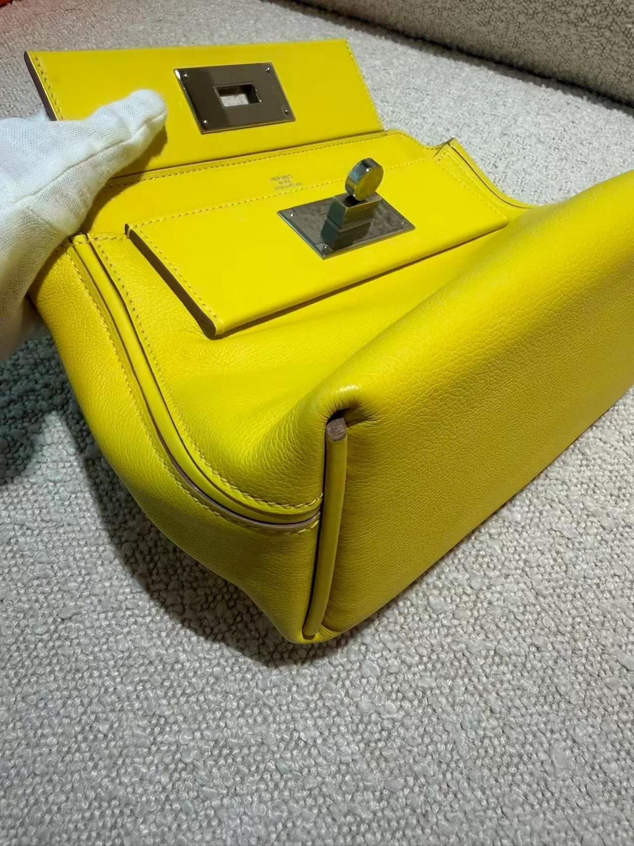 Excellent ( Rank SA ) HERMÈS 24/24 - 21 mini Lime (9R) Evercolor Swift Palladium hardware B (2023) - 16