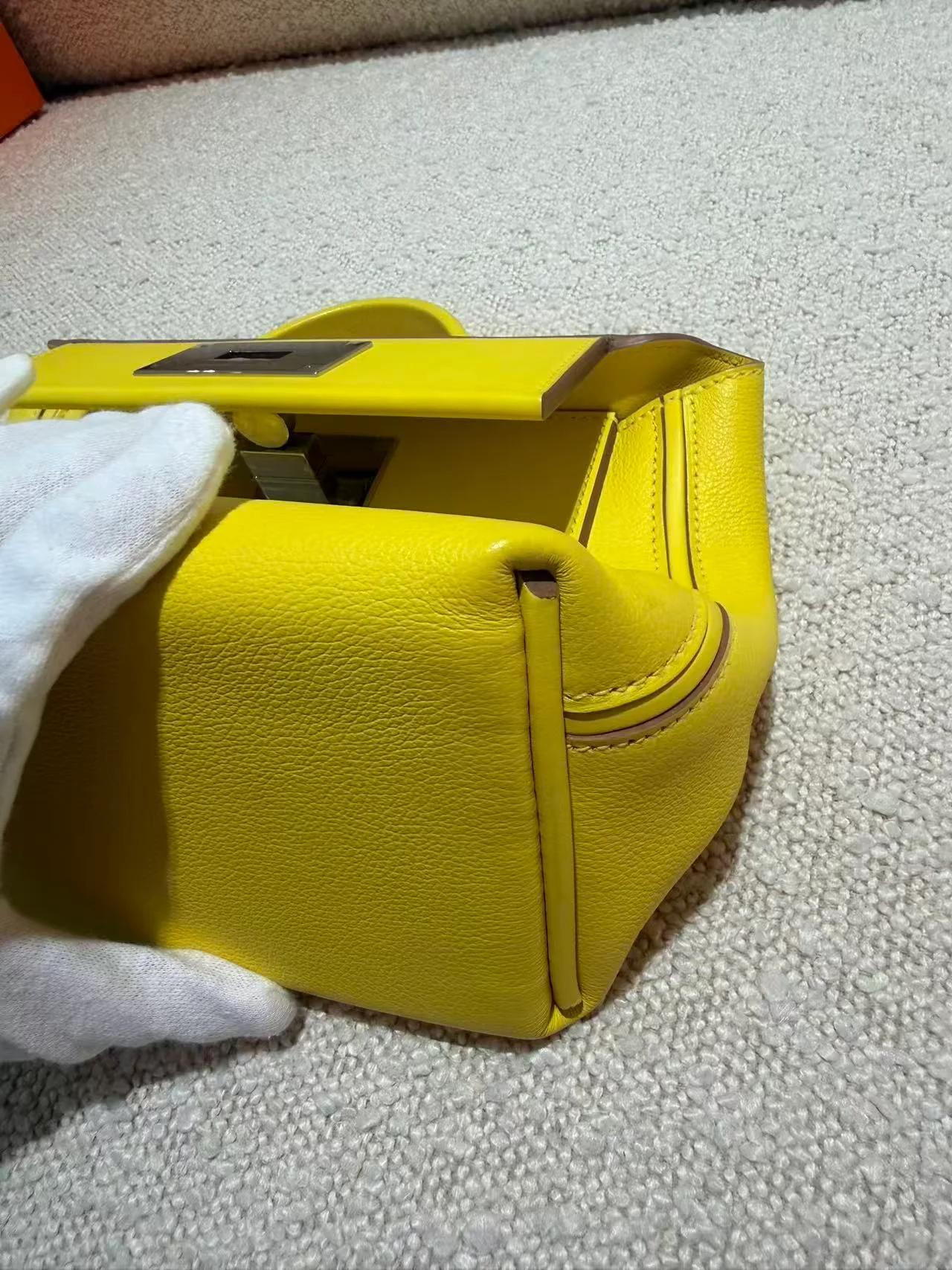 Excellent ( Rank SA ) HERMÈS 24/24 - 21 mini Lime (9R) Evercolor Swift Palladium hardware B (2023) - 15