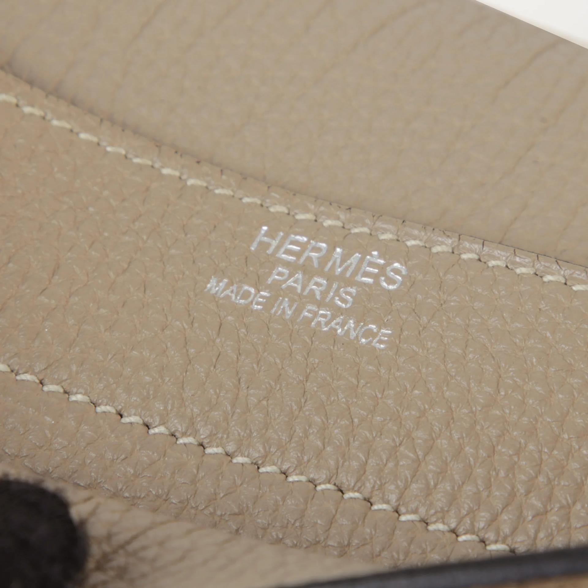 Very Good ( Rank A) HERMÈS Kelly depeches 36 Gris Tourterelle (81) Togo Palladium hardware Square O (2011) - 12