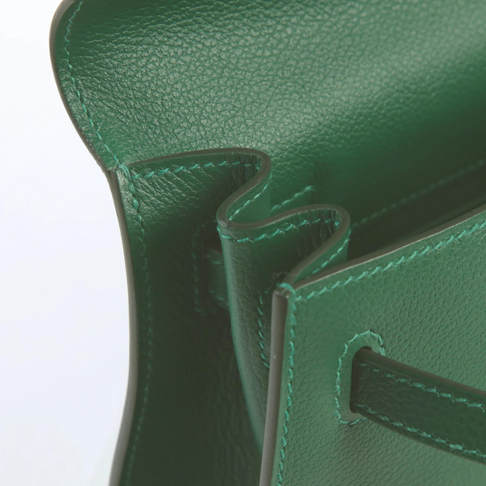 Very Good ( Rank A) HERMÈS Kelly Danse Vert Moyen (65) Evercolor Gold hardware W (2024) - 11