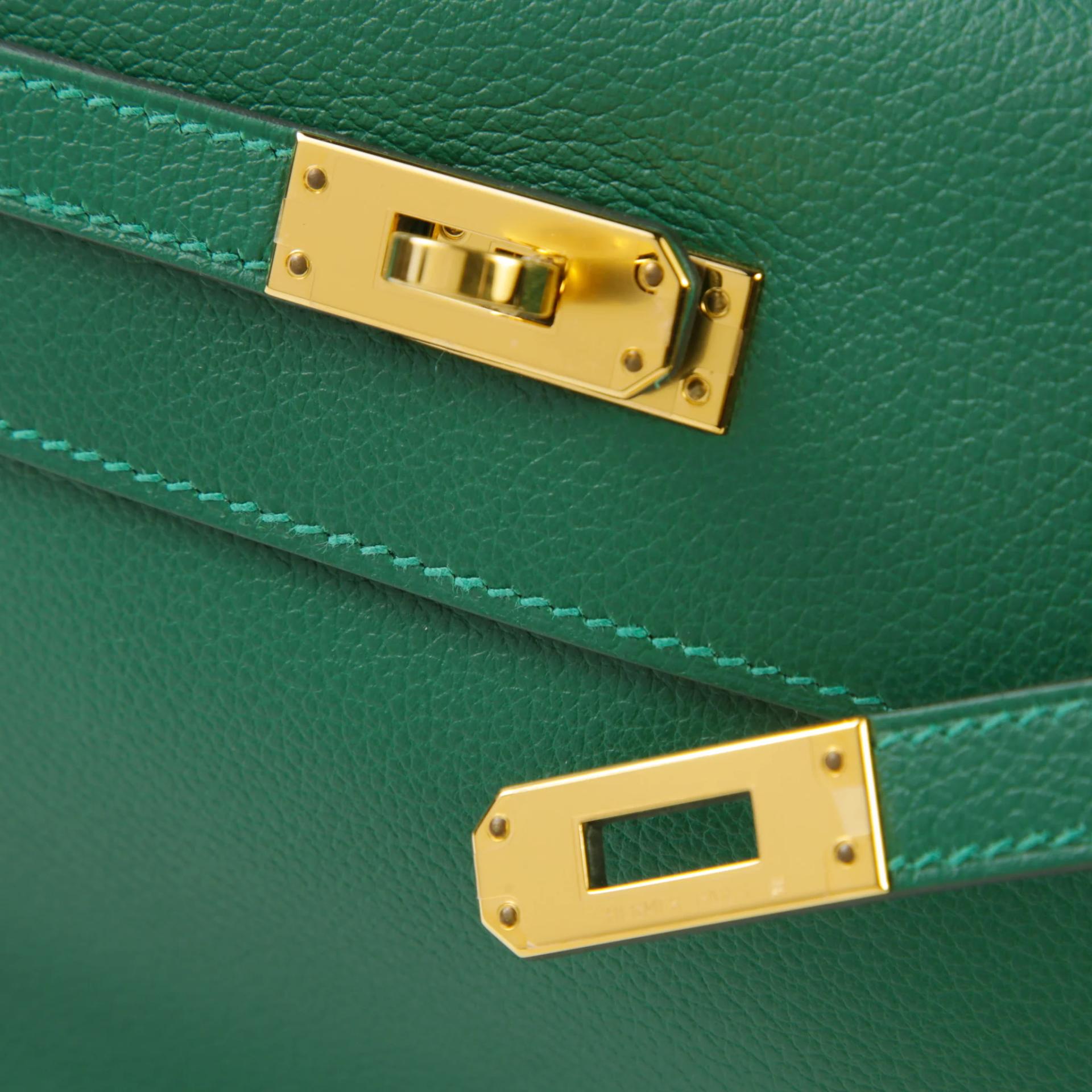 Very Good ( Rank A) HERMÈS Kelly Danse Vert Moyen (65) Evercolor Gold hardware W (2024) - 7