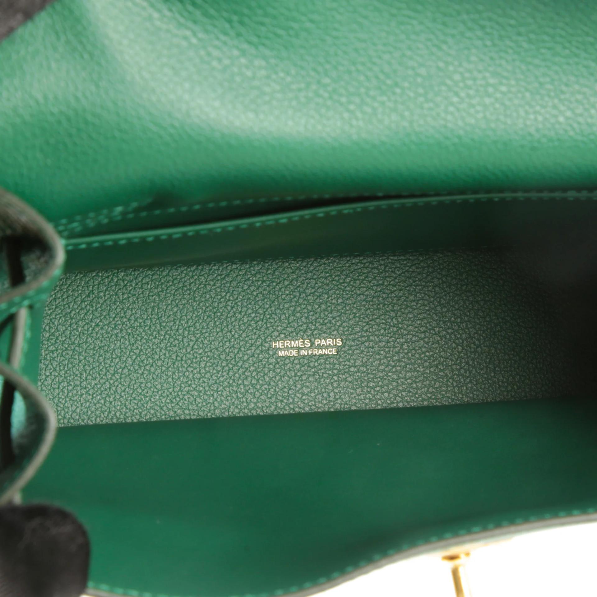 Very Good ( Rank A) HERMÈS Kelly Danse Vert Moyen (65) Evercolor Gold hardware W (2024) - 9