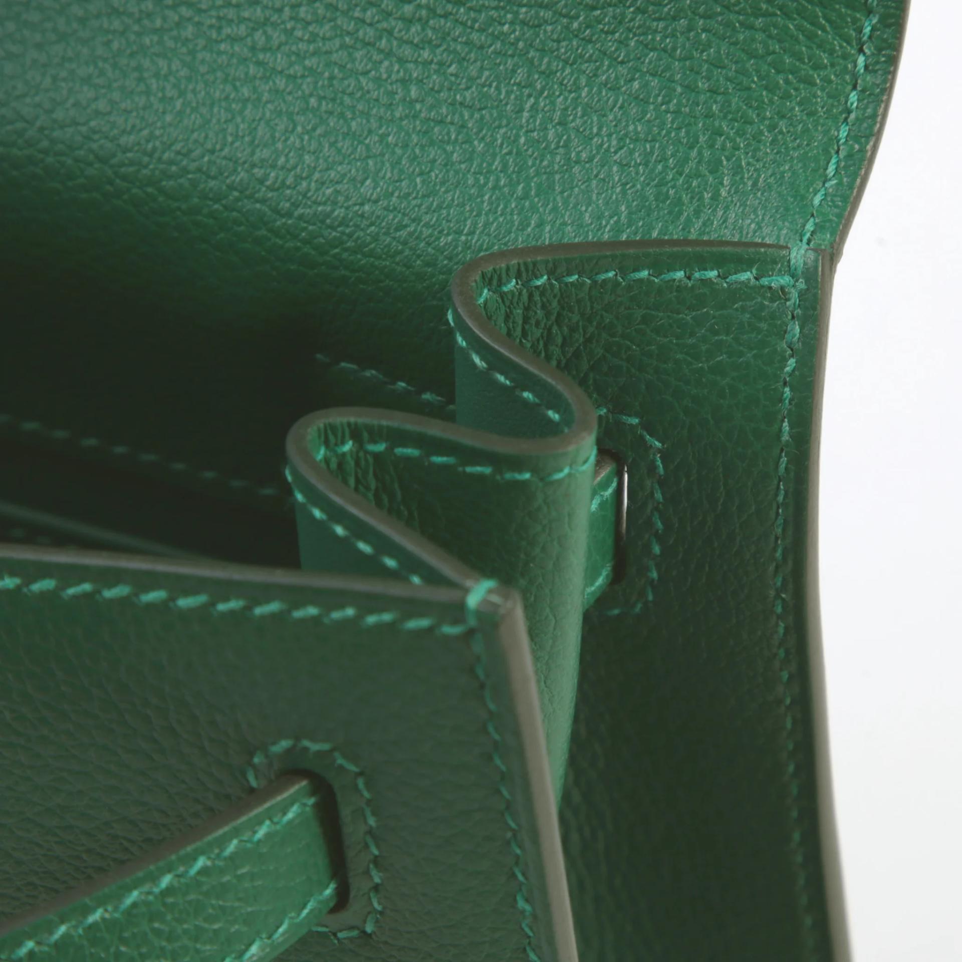Very Good ( Rank A) HERMÈS Kelly Danse Vert Moyen (65) Evercolor Gold hardware W (2024) - 10