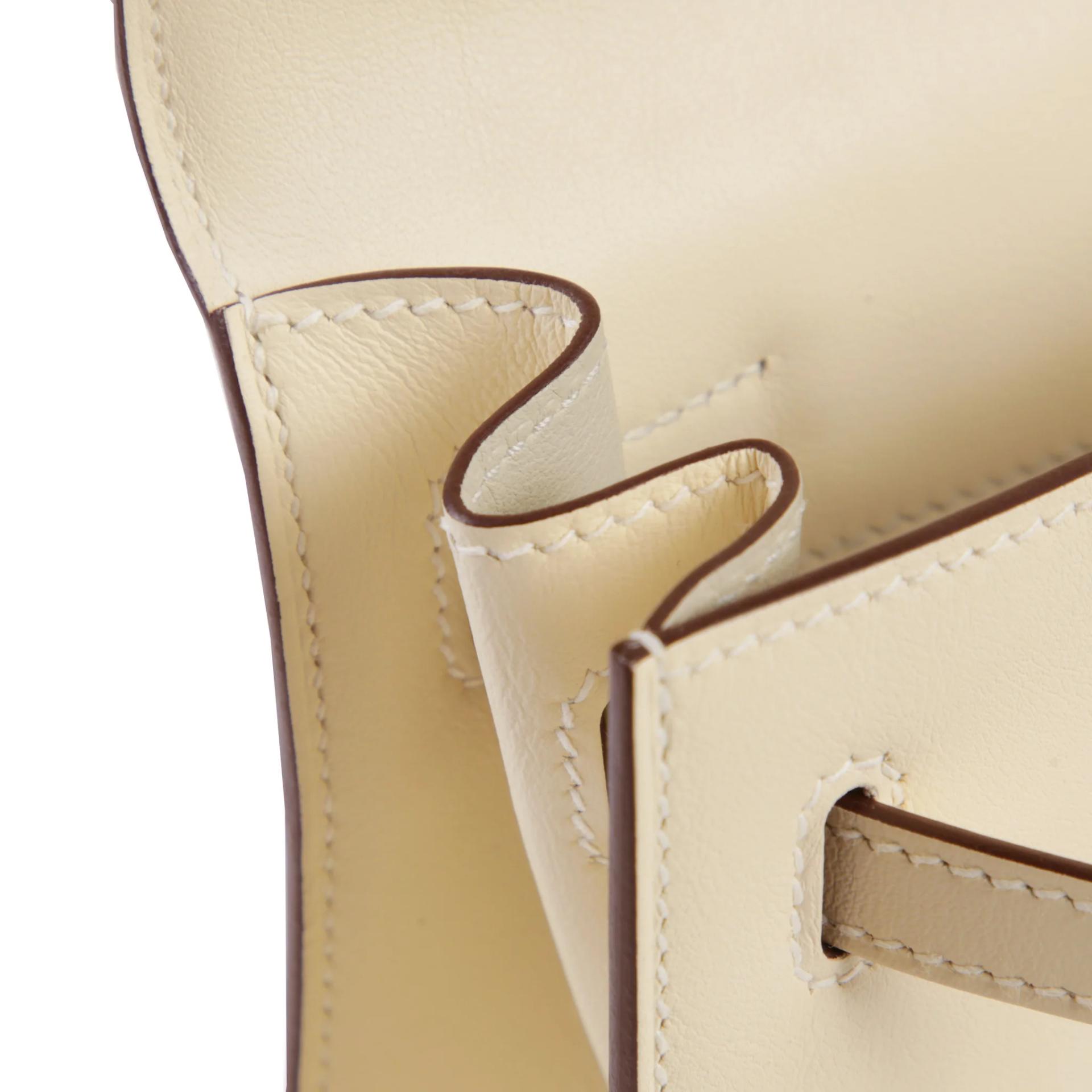 Very Good ( Rank A) HERMÈS Kelly Danse Nata (I2) Gris Perle (80) Swift Gold hardware B (2023) - 11