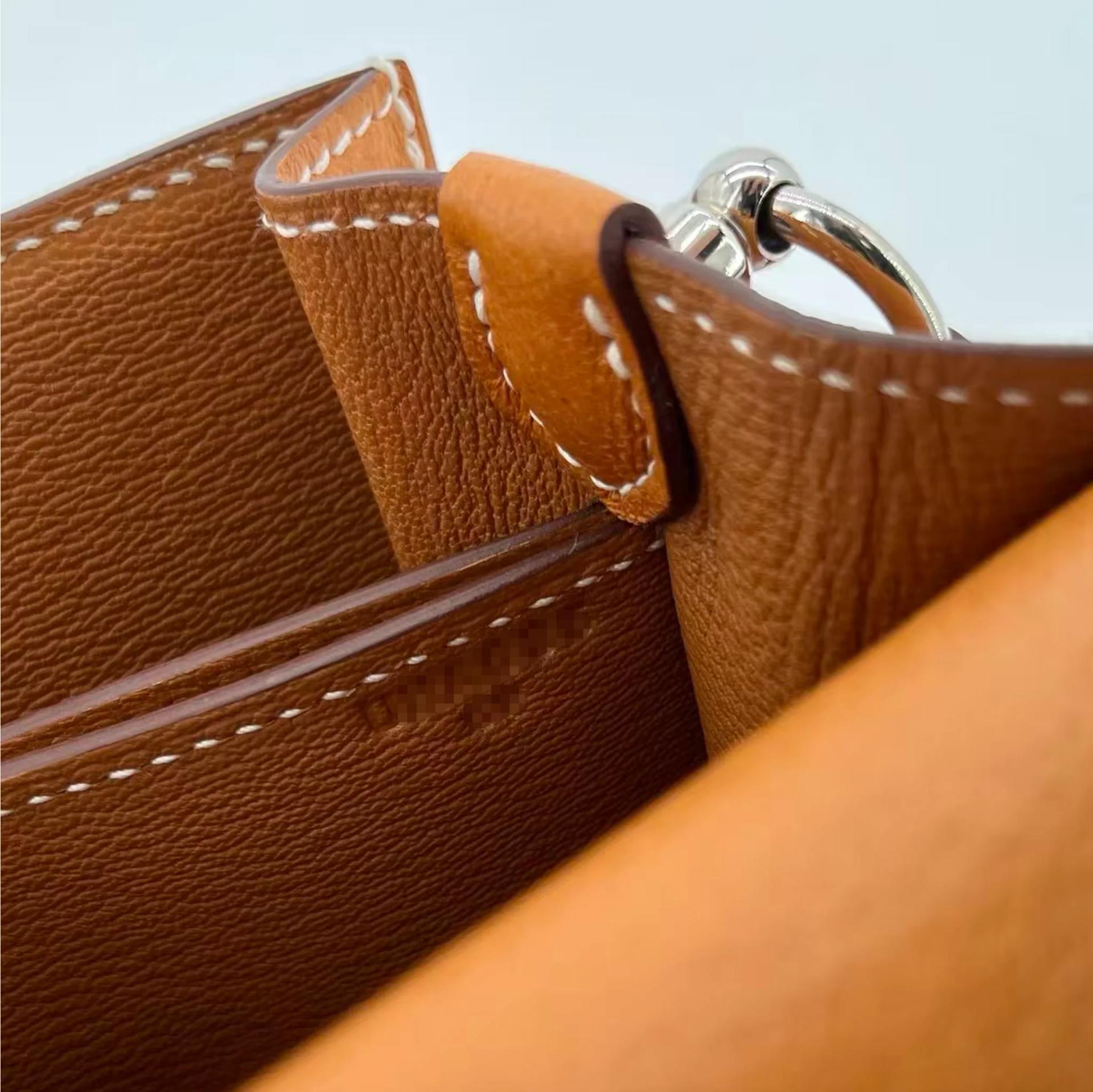 Very Good ( Rank A) HERMÈS Roulis Mini Toffee (1H) Peau Porc Palladium hardware U (2022) - 22