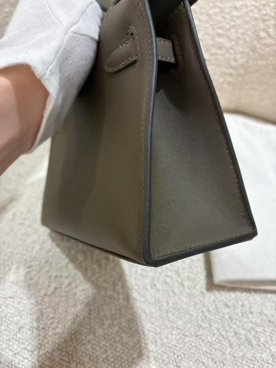 Brand New ( Rank N ) HERMÈS Kelly Pochette Vert Loden (V8) Swift Permabrass hardware G (2026) - 17