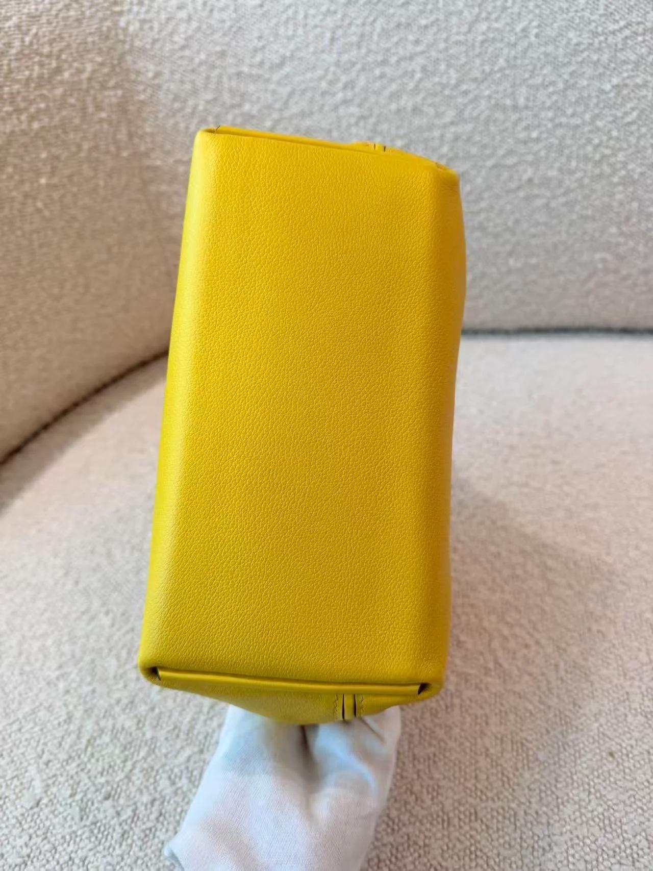 Very Good ( Rank A) HERMÈS 24/24 - 21 mini Jaune Ambre (9D) Evercolor Swift Palladium hardware U (2022) - 12