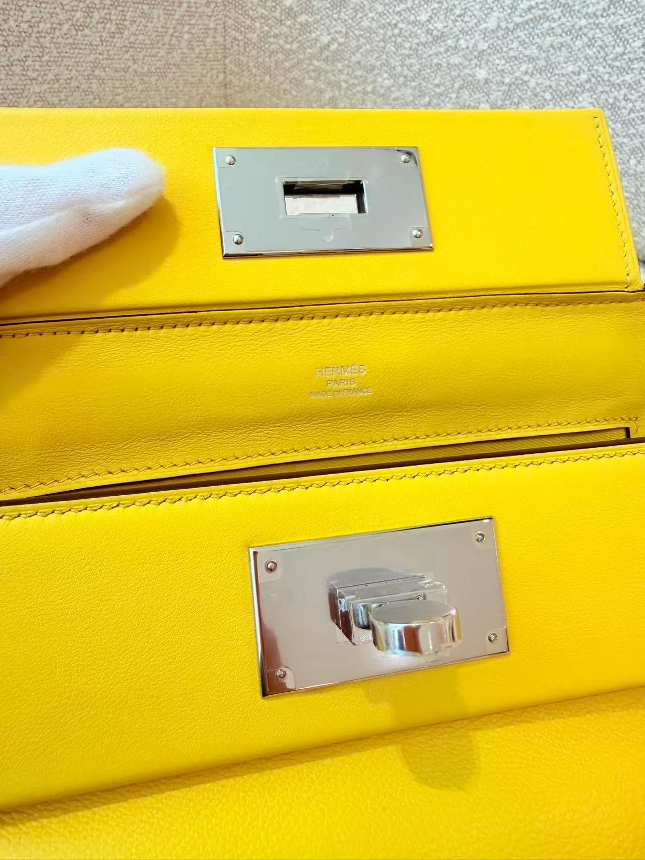 Very Good ( Rank A) HERMÈS 24/24 - 21 mini Jaune Ambre (9D) Evercolor Swift Palladium hardware U (2022) - 16