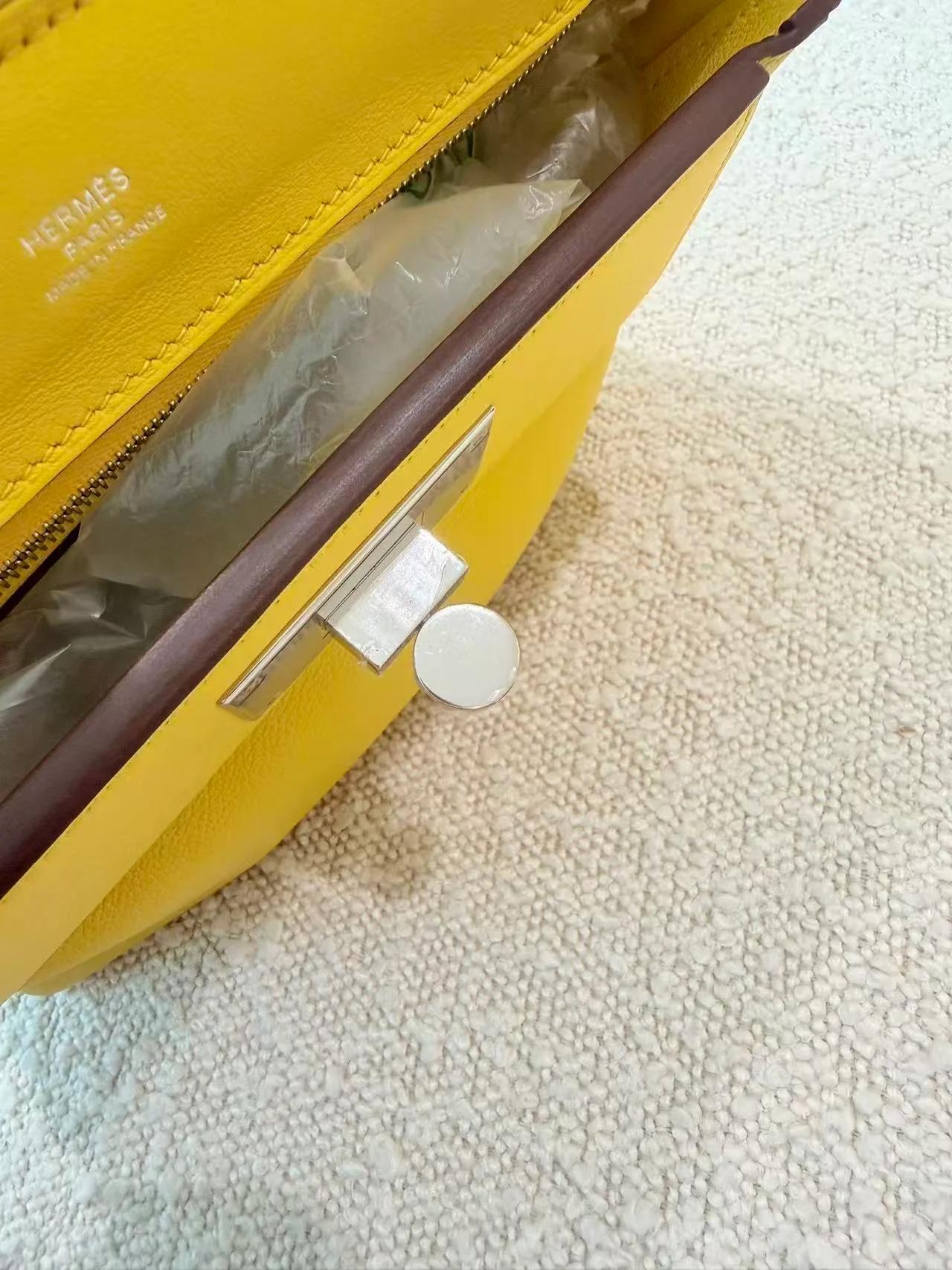 Very Good ( Rank A) HERMÈS 24/24 - 21 mini Jaune Ambre (9D) Evercolor Swift Palladium hardware U (2022) - 15