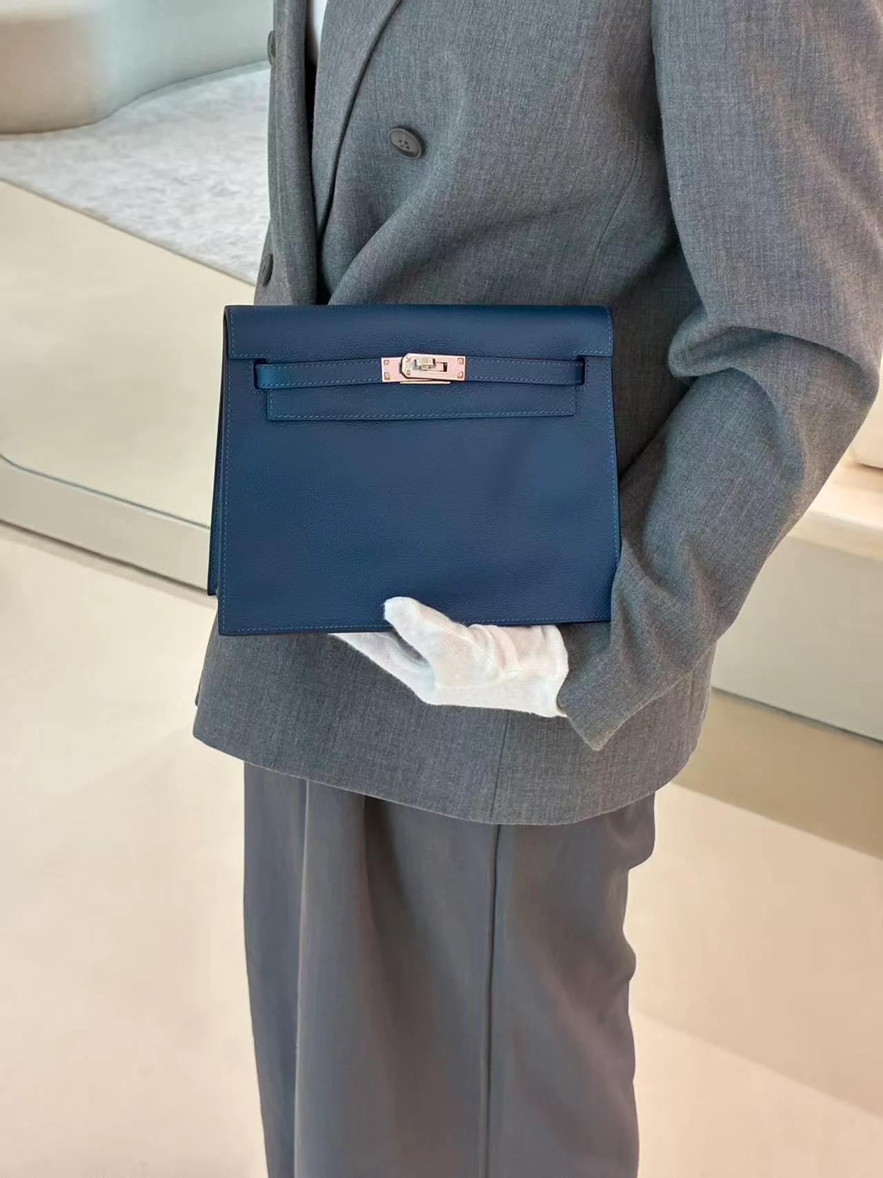 Excellent ( Rank SA ) HERMÈS Kelly Danse Deep Blue (S4) Evercolor Palladium hardware D (2019) - 5
