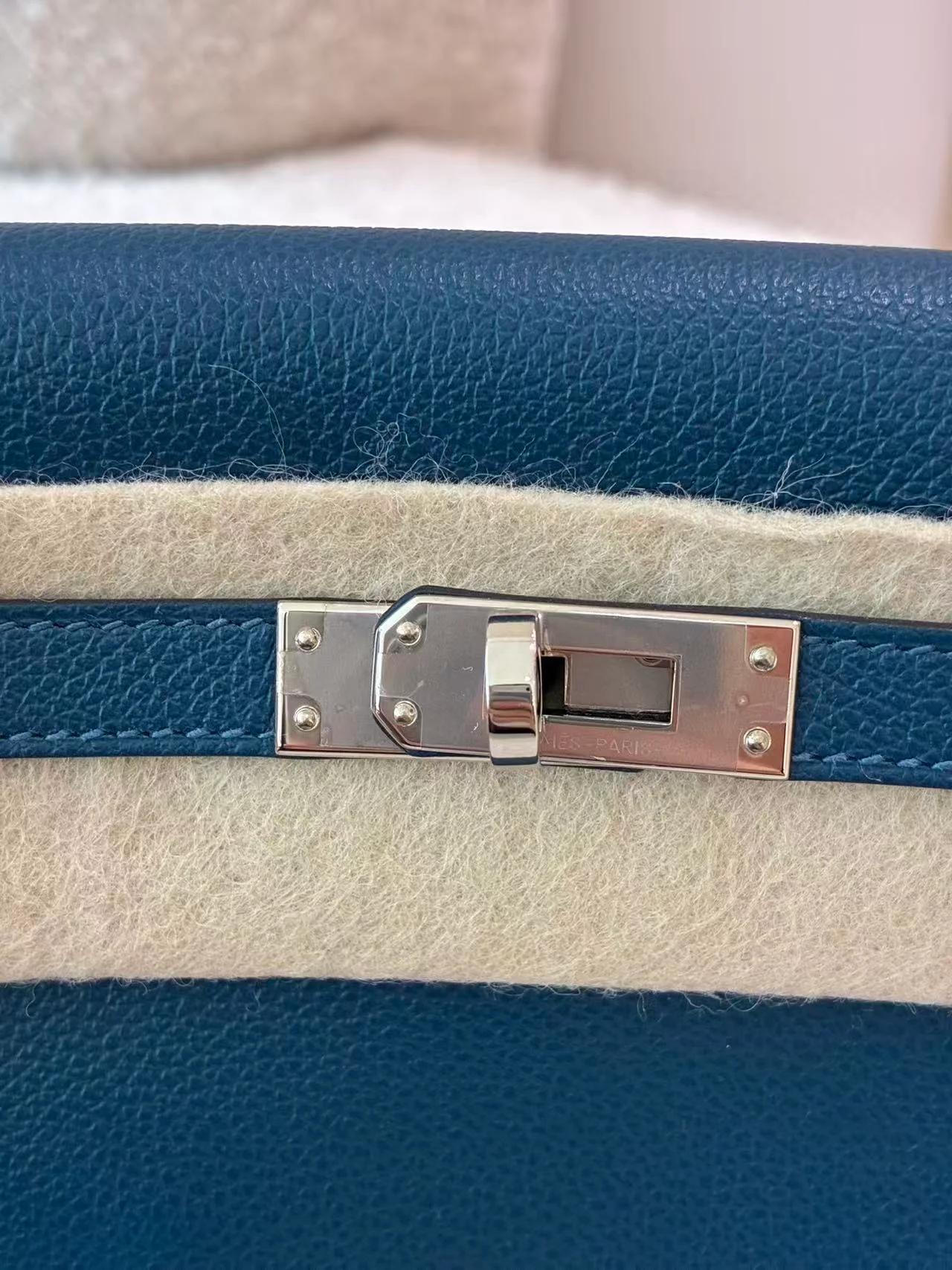 Excellent ( Rank SA ) HERMÈS Kelly Danse Deep Blue (S4) Evercolor Palladium hardware D (2019) - 12